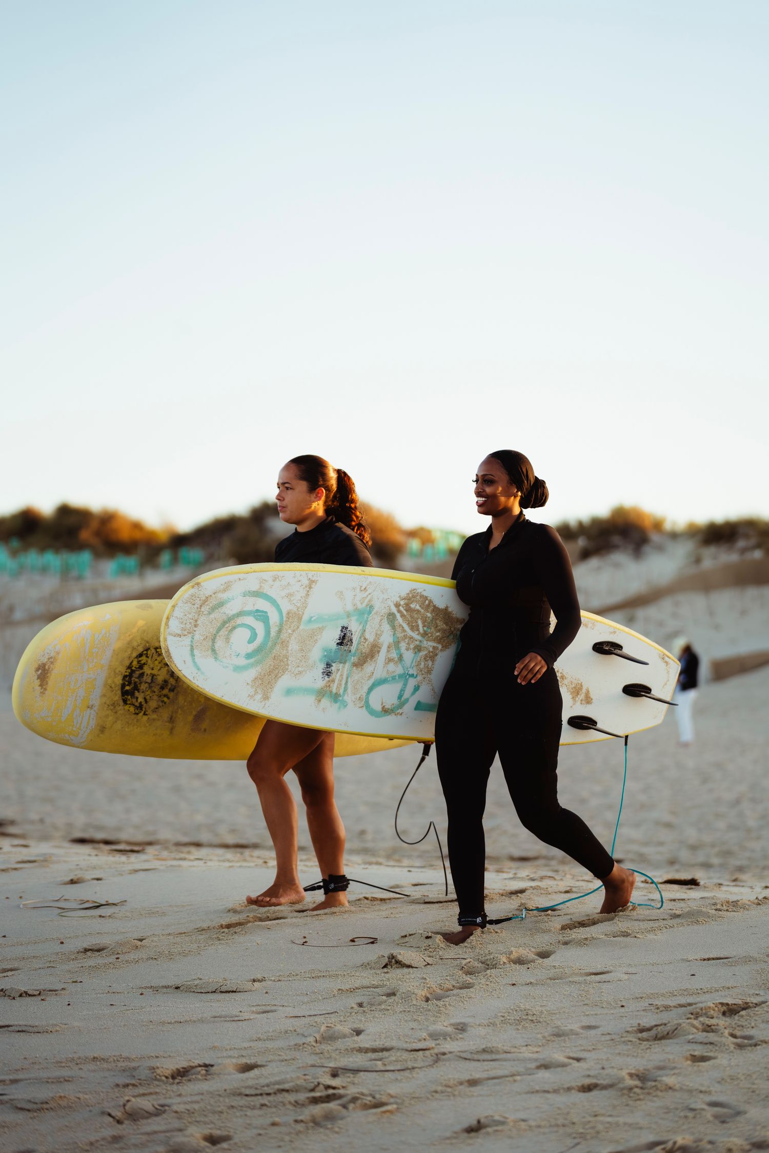 Party Wave Rave - women surfing