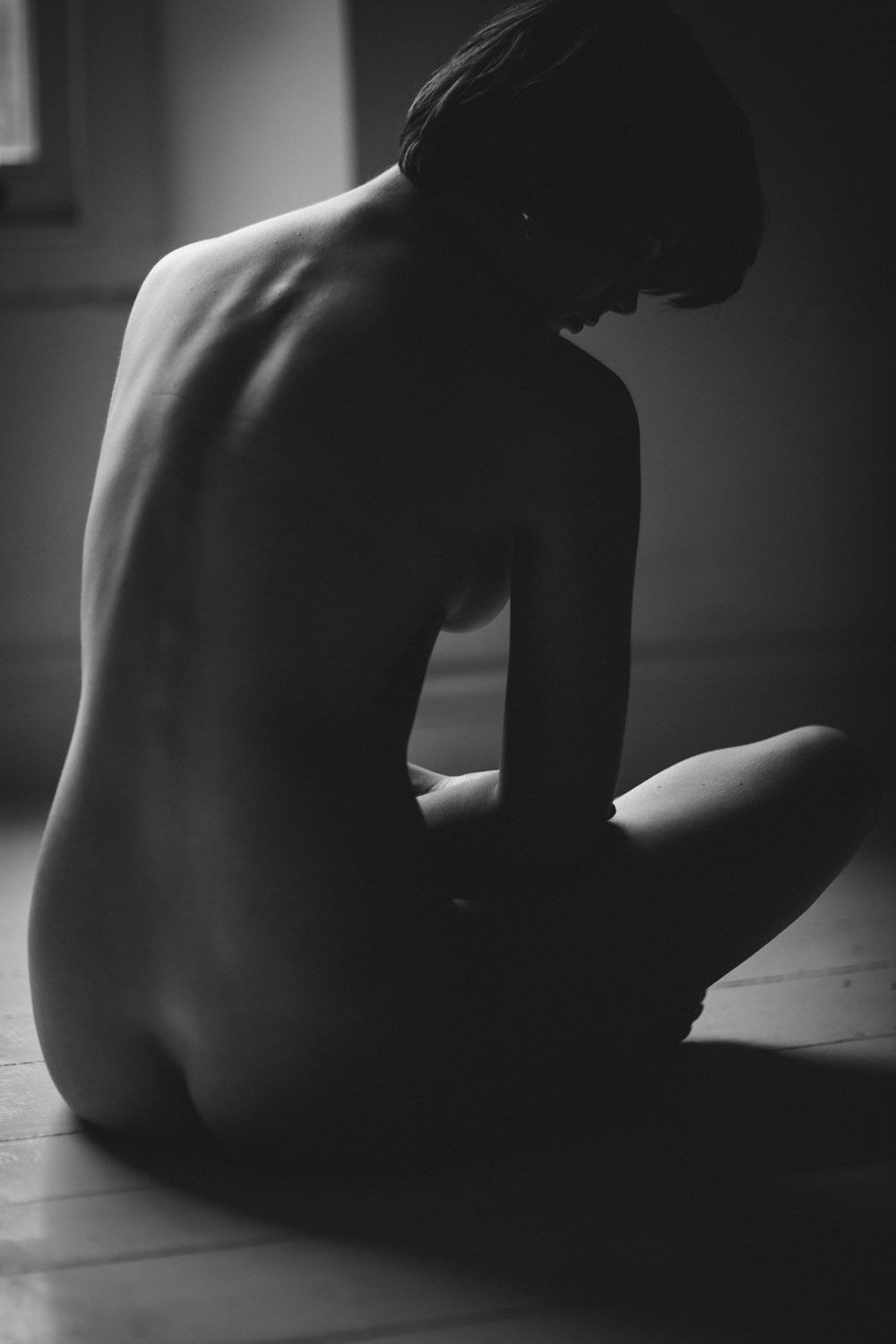 Abstract female body composition with black and white tones, focus on light, shadow, and form.