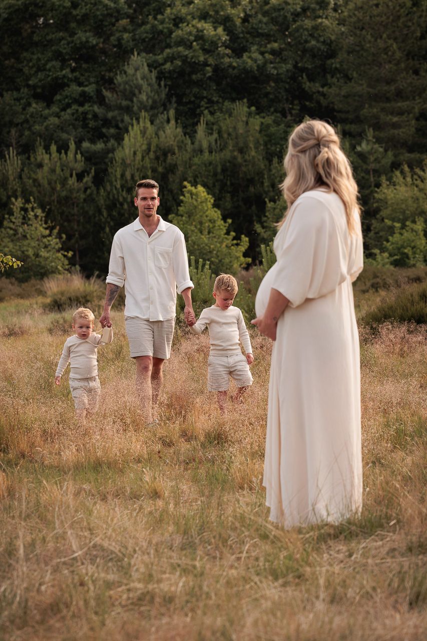 Zwangerschapsfotoshoot op de heide Bergen op Zoom