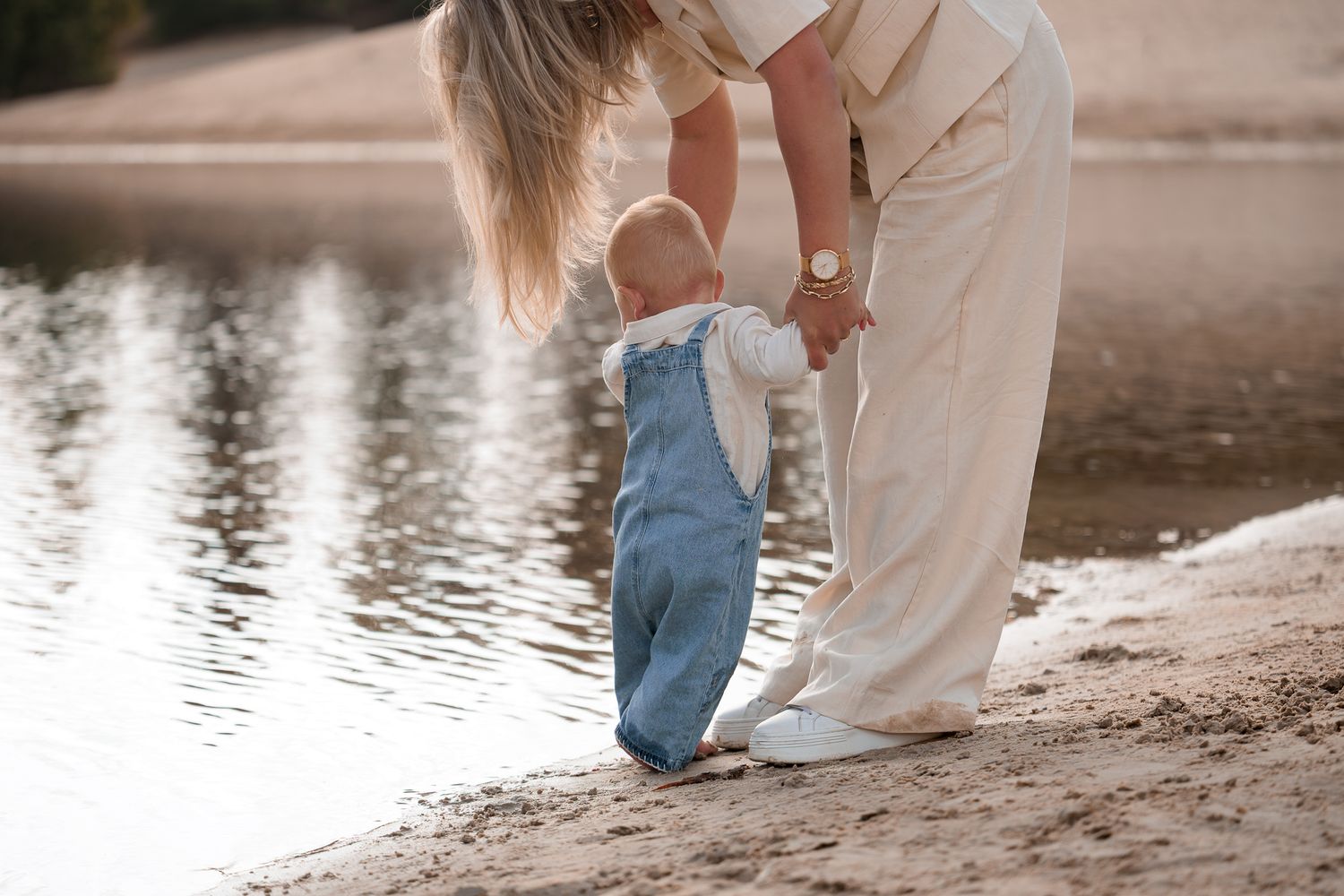 Fotoshoot aan het water mama en kind Bergen op Zoom