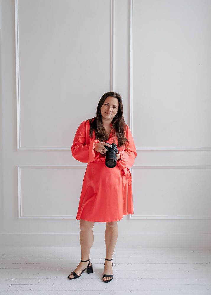 Lisa Hilburn Photography is a Charlotte based wedding and family photographer.
