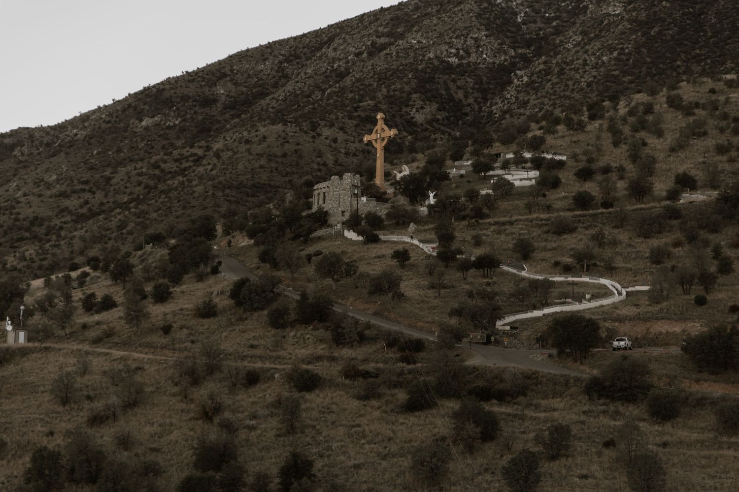 Bisbee Arizona elopement photographer documenting intimate wedding