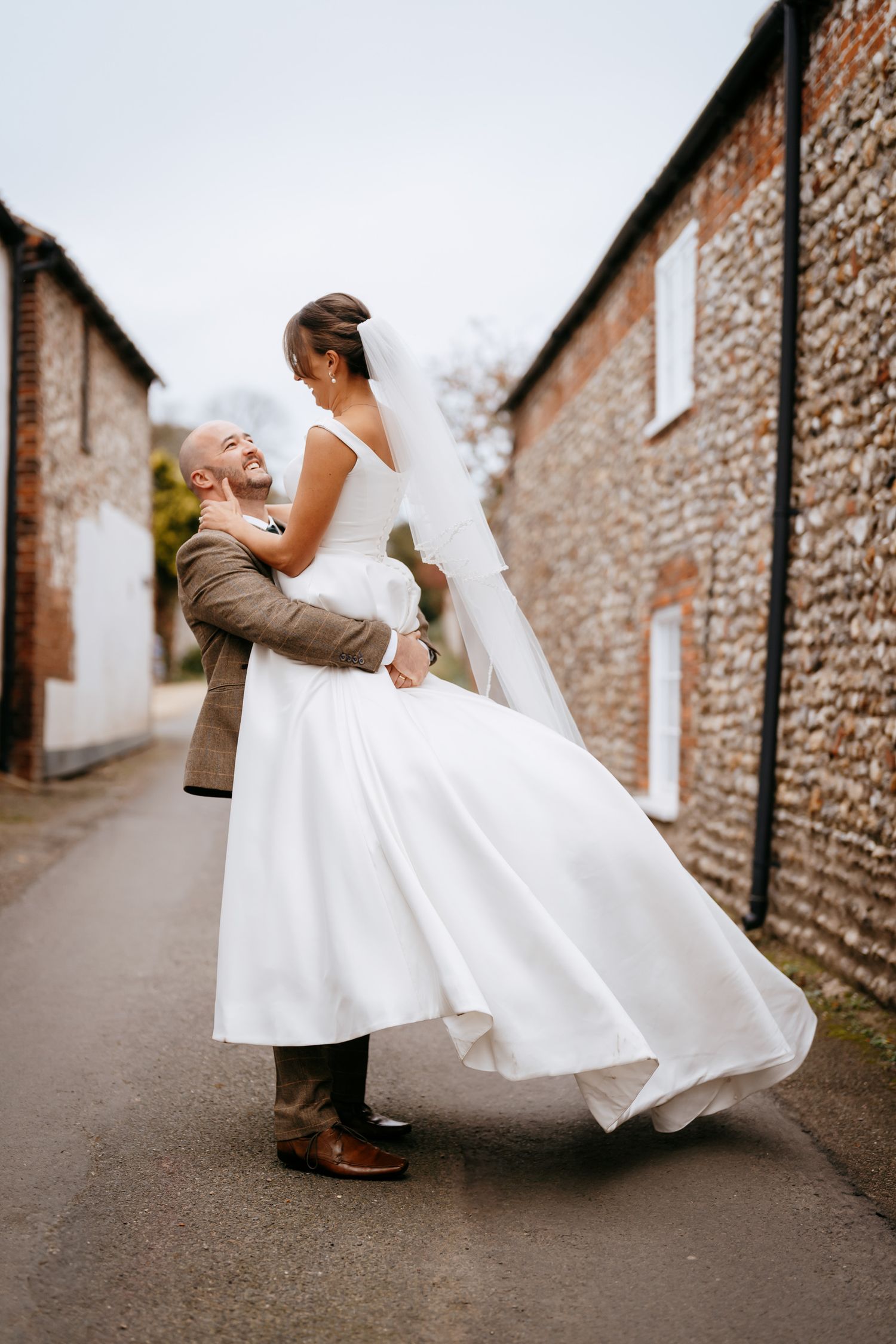 Easy no-posing wedding photography in Newmarket.