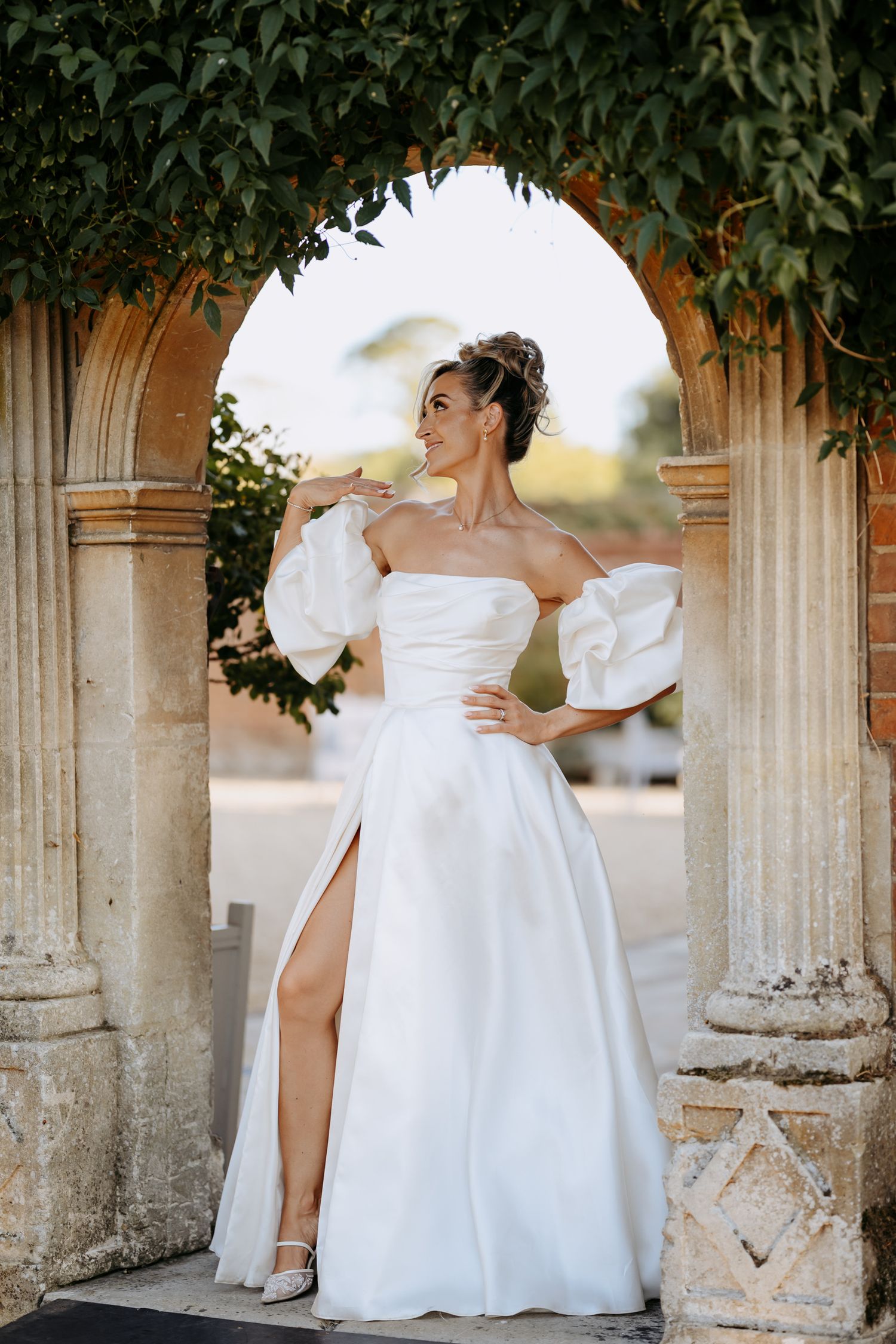 Golden hour wedding photo ideas in Cambridge with natural light.