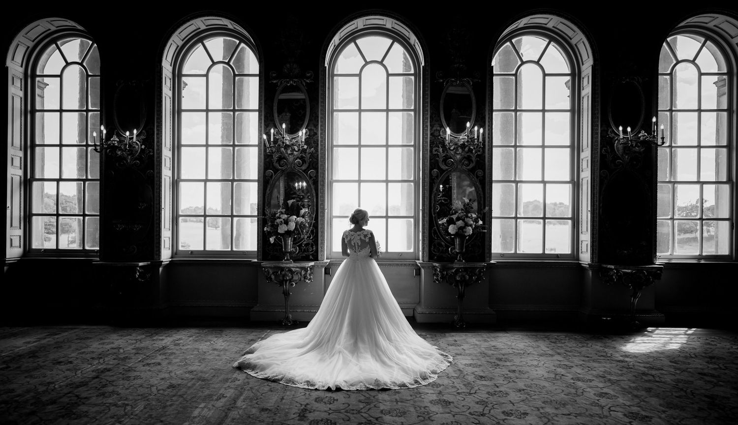 Stunning wedding dress back picture ideas in a Cambridge hall.