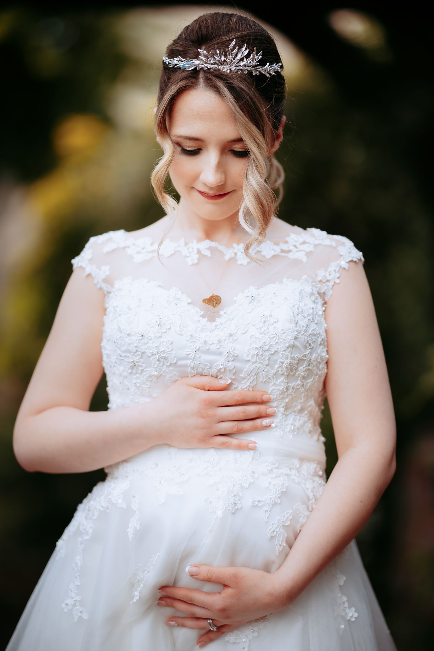 Pregnant bride photo with natural light, maternity wedding style.