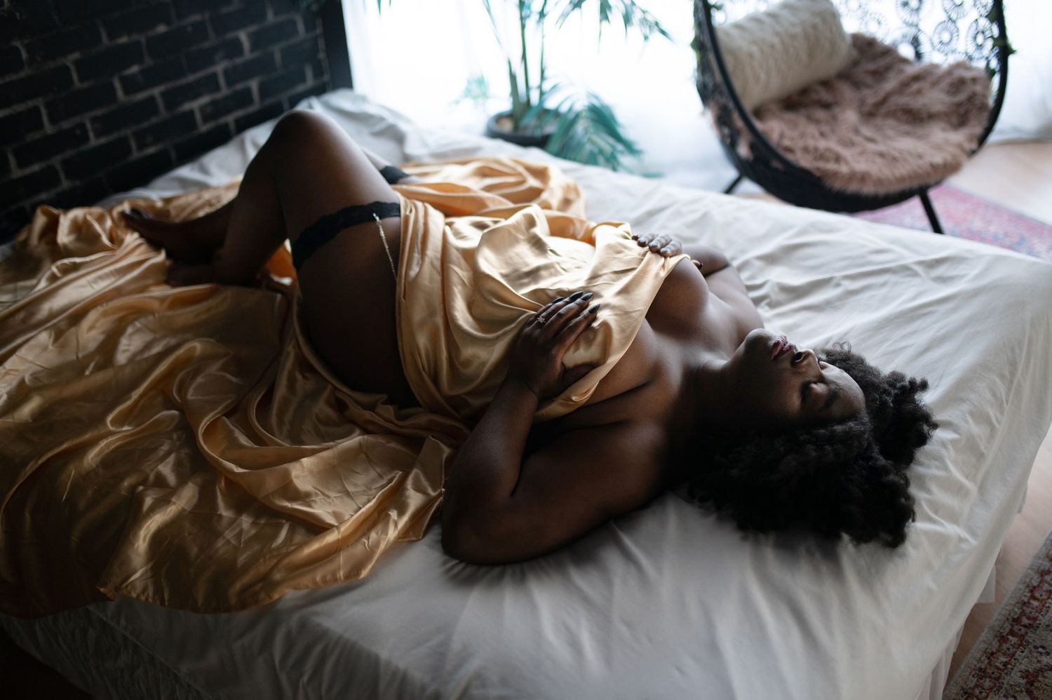 elegant boudoir photography missouri, women’s boudoir photographer columbia mo, luxury portrait experience, boudoir columbia mo, mo boudoir
