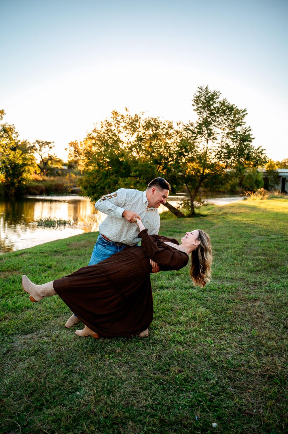 Salado TX family session family embracing outdoors