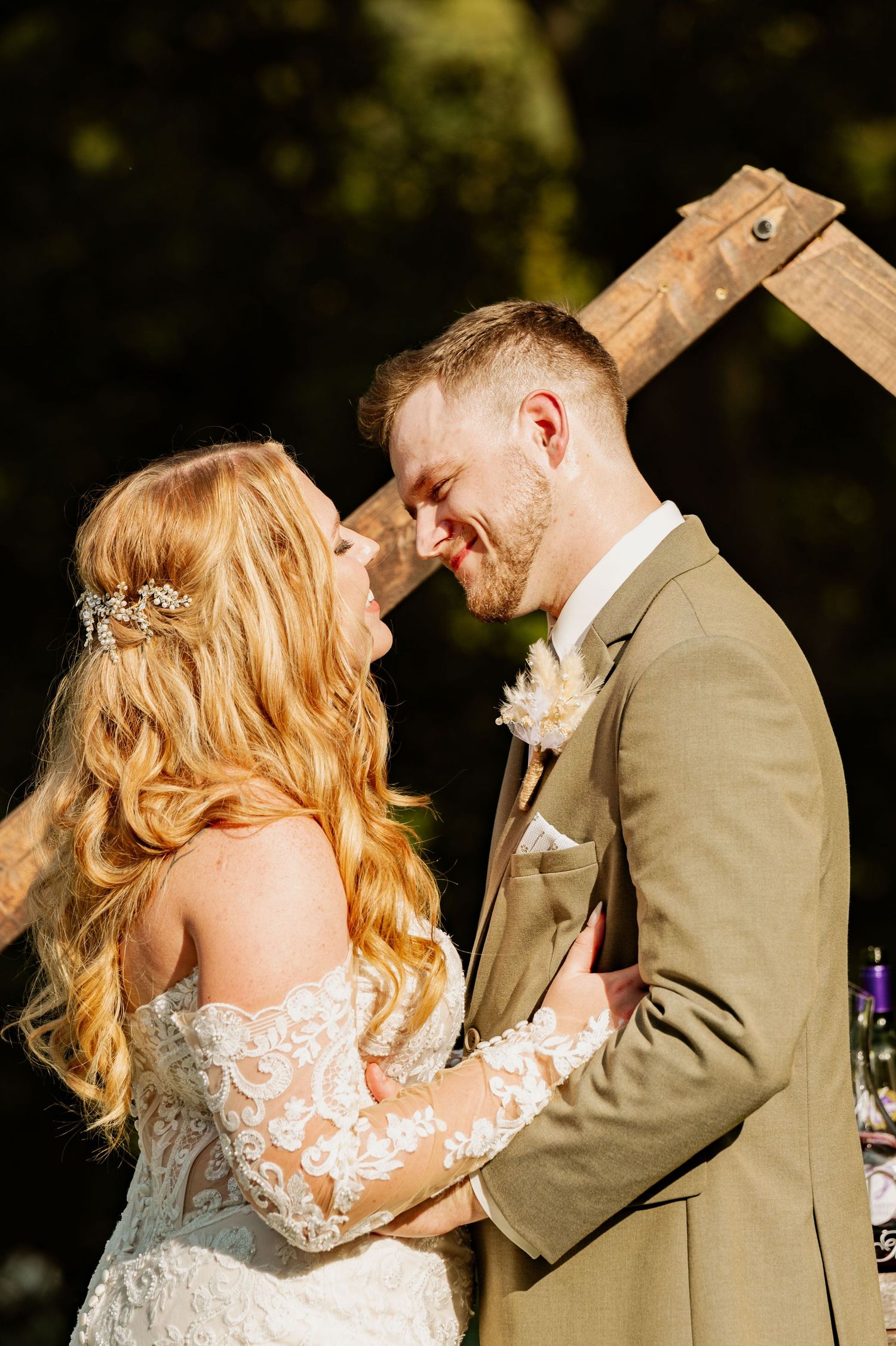Candid wedding photography showing couple's laughter during outdoor ceremony.