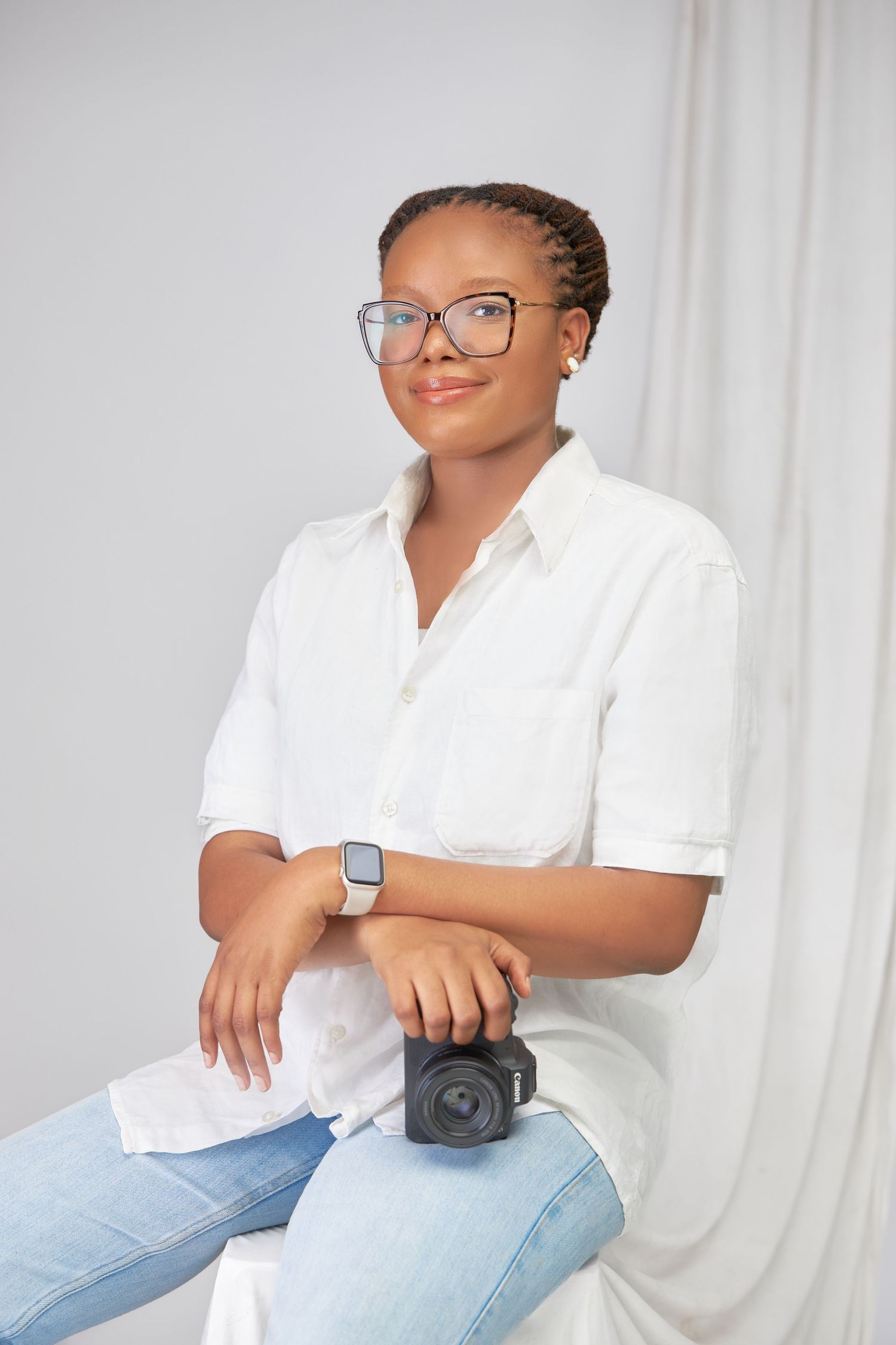 headshot of photographer, photographer headshot, female photographer