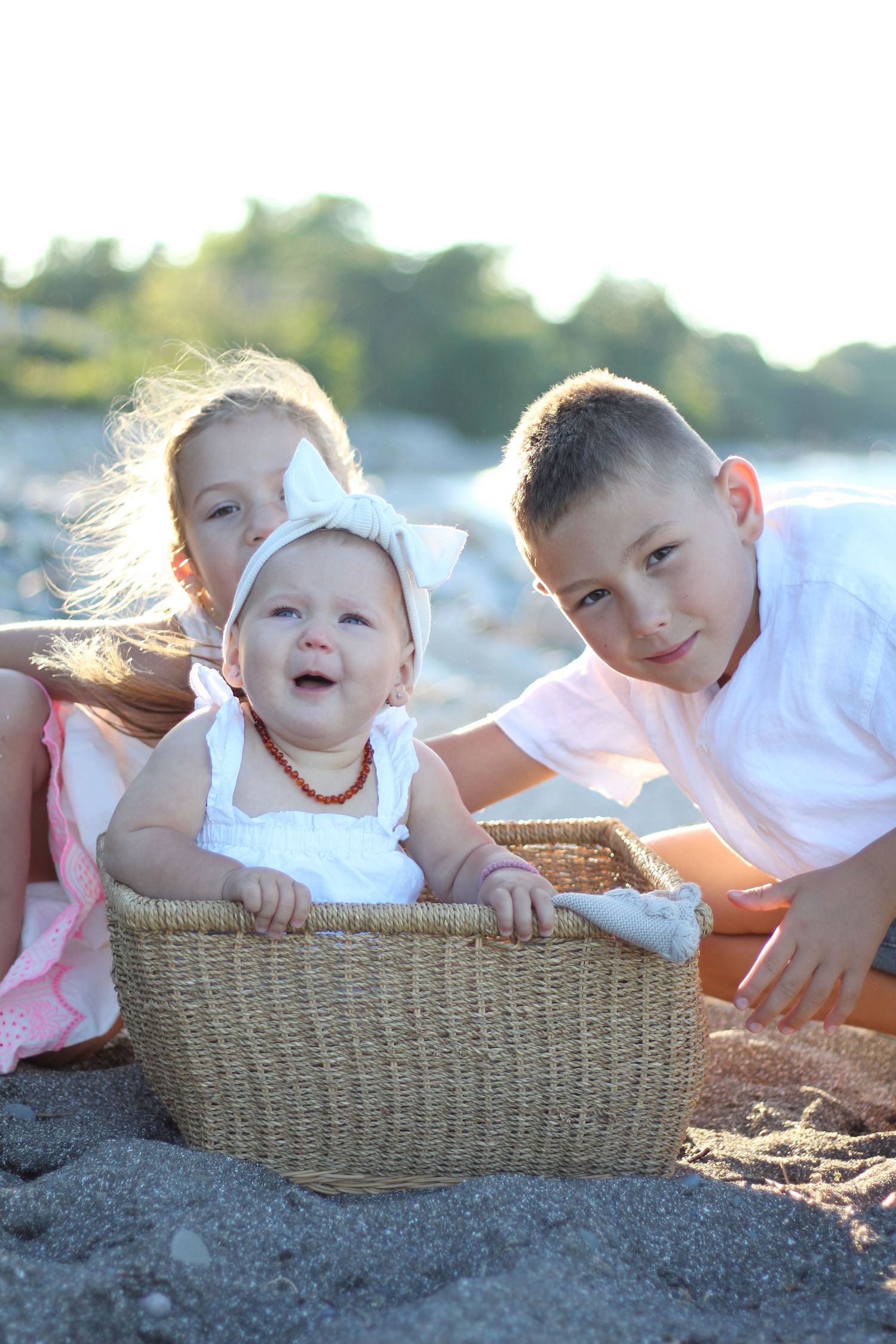 family beach photos, first birthday photos, first birthday photoshoot. siblings photoshoot, family