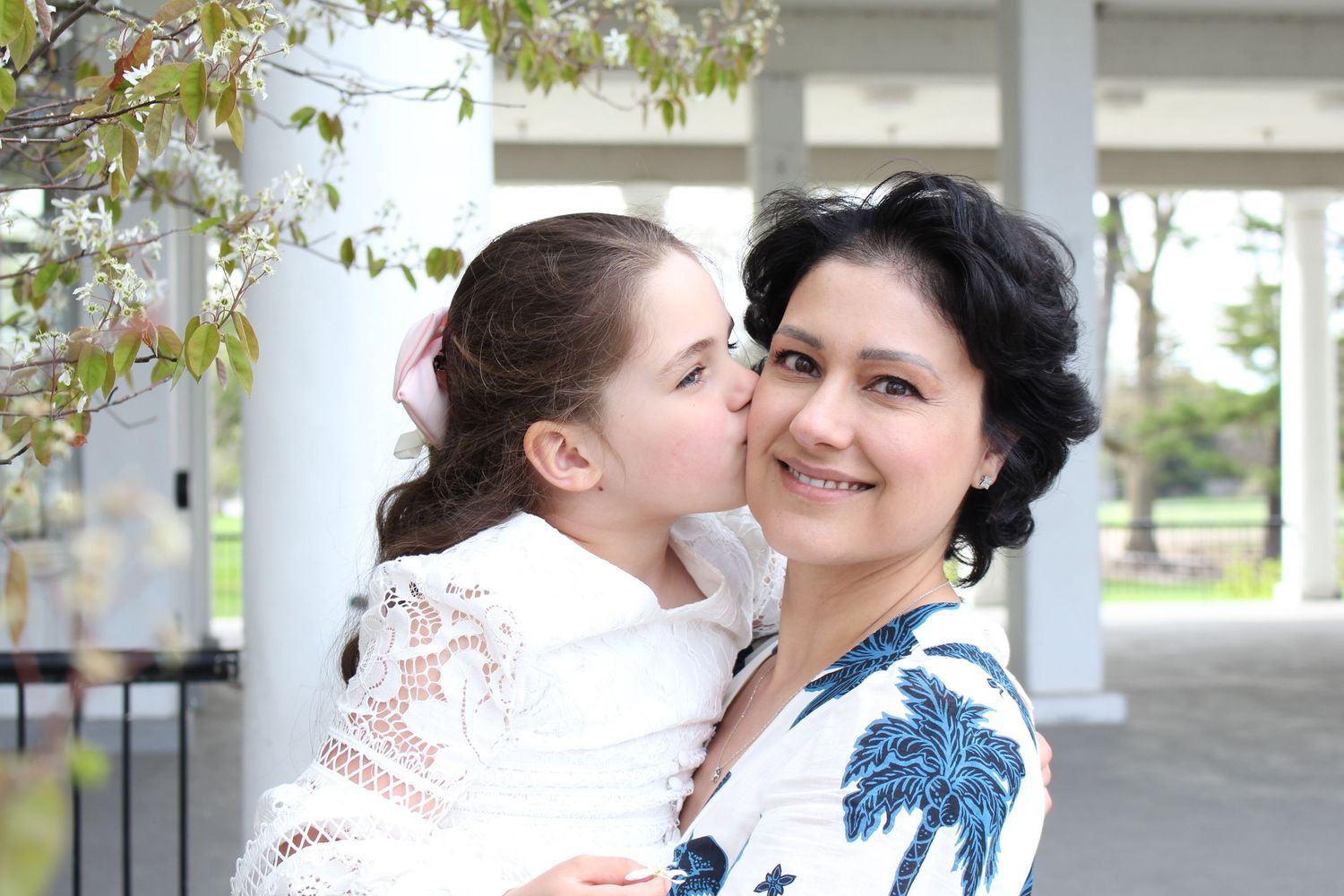 mommy and me photoshoot, mommy life, daughter  and mommy outfits.