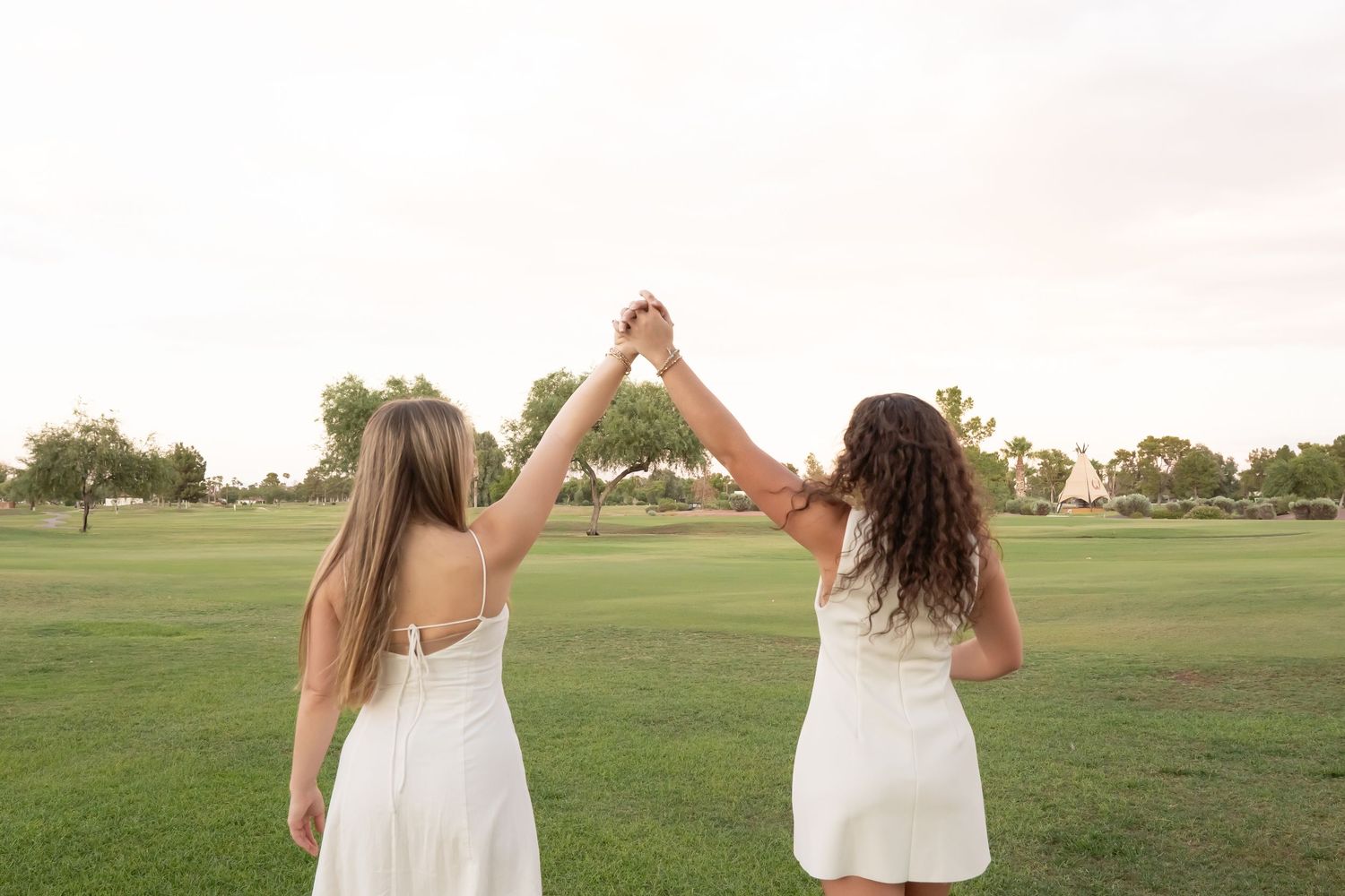 Candid sisters photos in Arizona desert and beautiful landscaped by Photos X Gwen