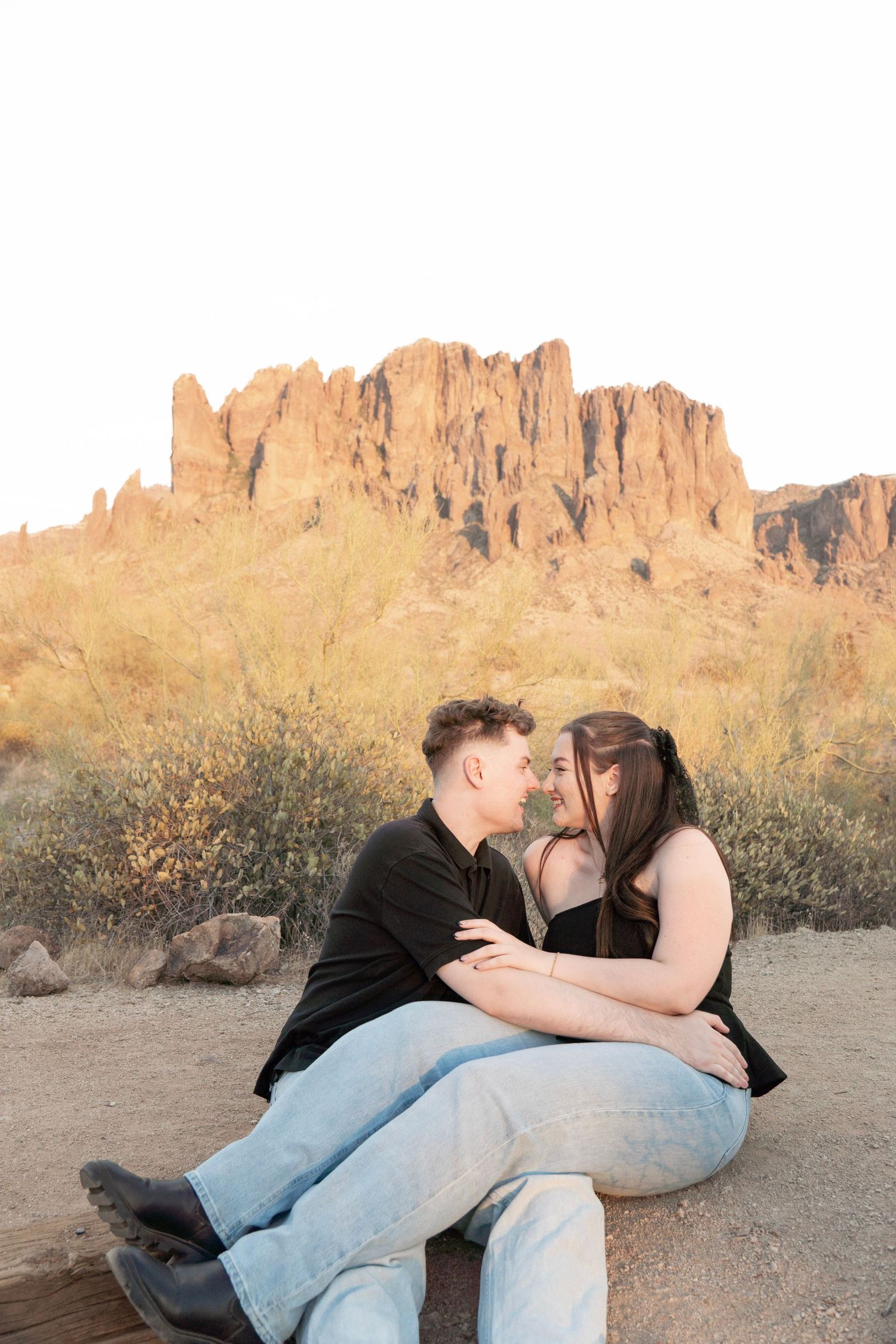 Couples portrait in Arizona desert by the Superstition Mountains with authentic, natural style by Photos X Gwen