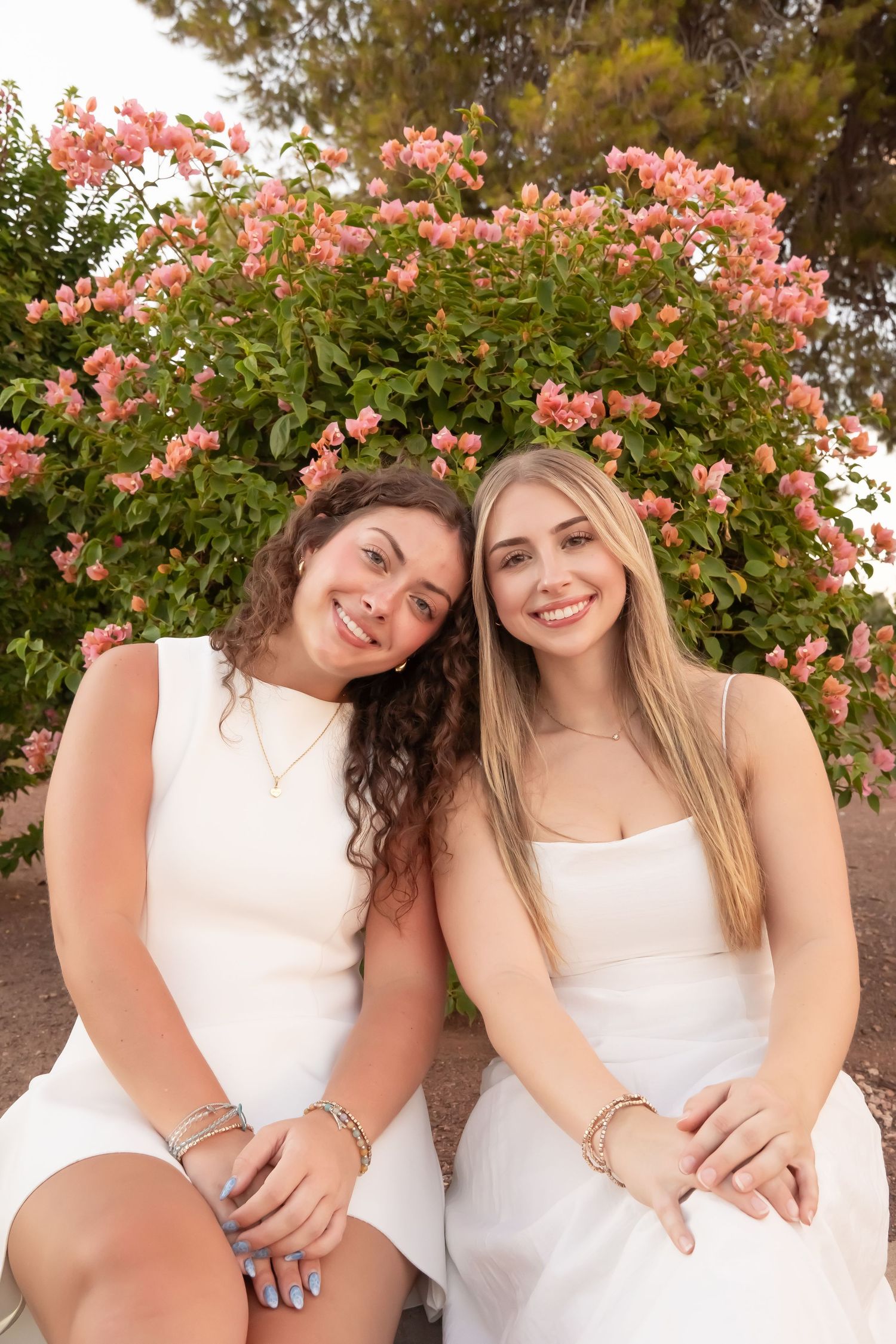 Candid sisters photos in Arizona desert and beautiful landscaped by Photos X Gwen