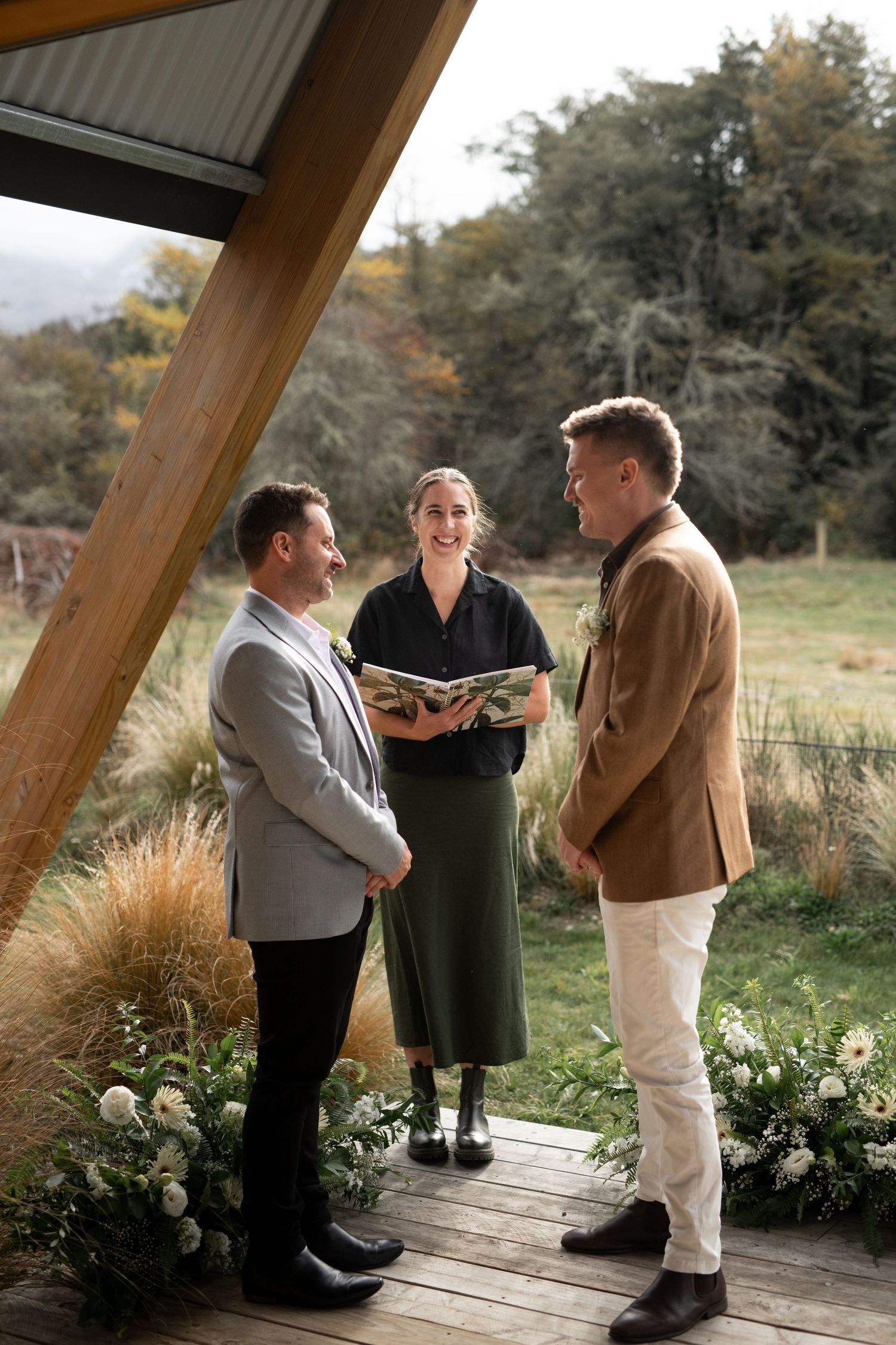 Wedding and Elopement Photography, Adventure elope in new Zealand, Canterbury, christchurch, Queenstown. NZ elopement intimate wedding venue