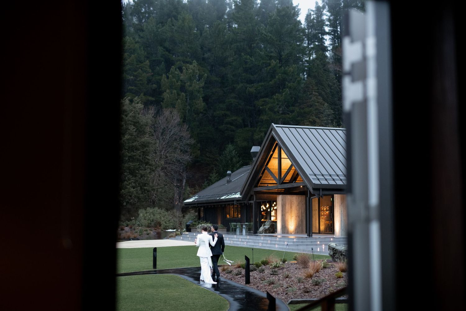 Wedding and Elopement Photography, Adventure elope in new Zealand, Canterbury, christchurch, Queenstown. NZ elopement intimate wedding venue