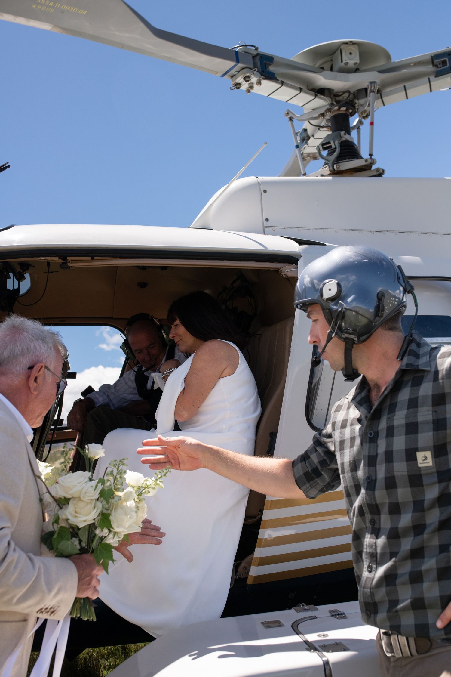 Wedding and Elopement Photography, Adventure elope in new Zealand, Canterbury, christchurch, Queenstown. NZ elopement intimate wedding venue