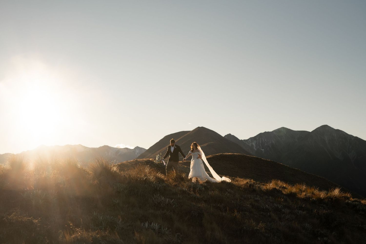 Wedding and Elopement Photography, Adventure elope in new Zealand, Canterbury, christchurch, Queenstown. NZ elopement intimate wedding venue