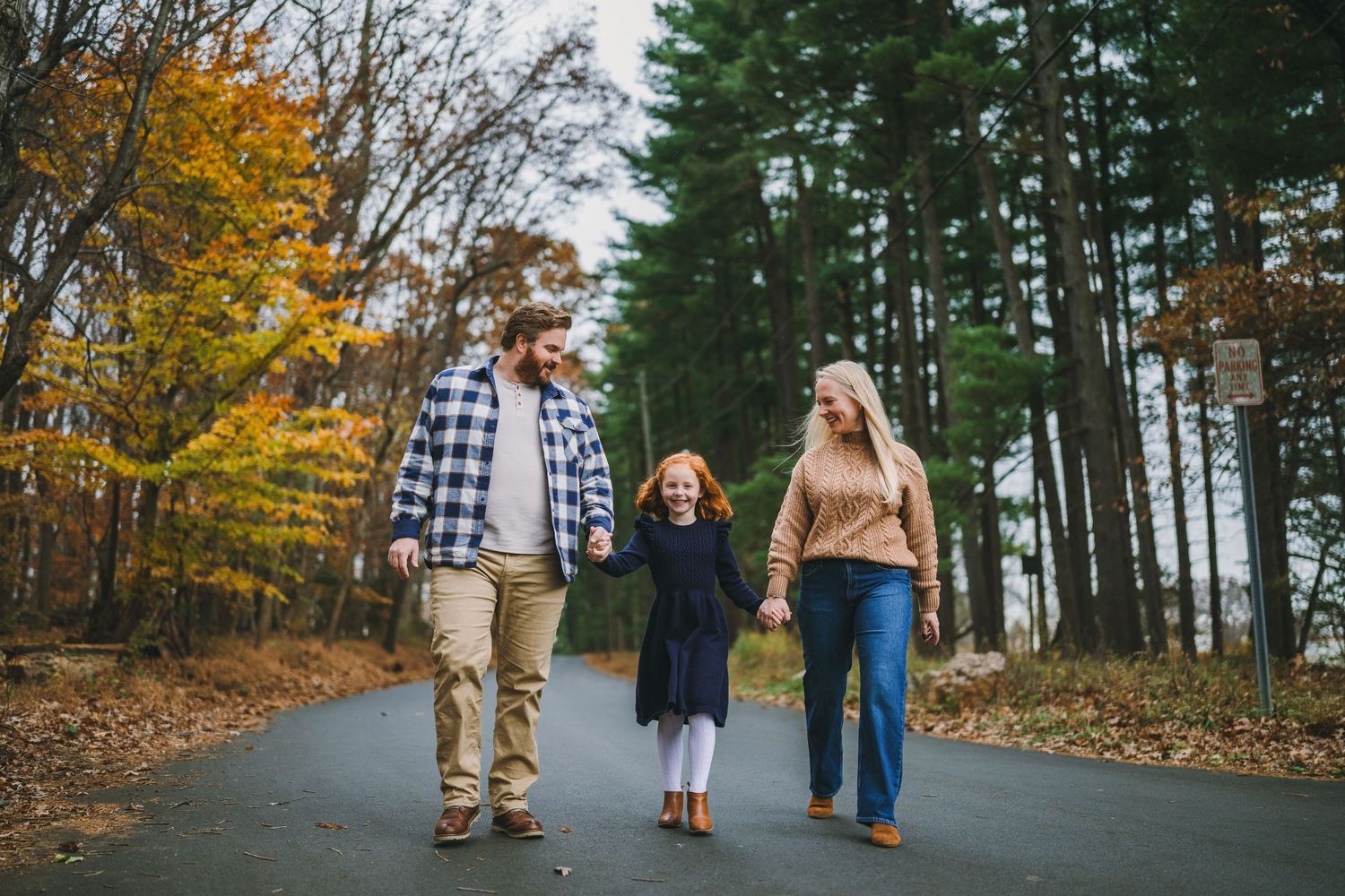 Family portrait session at Glenview Mansion in Rockville, MD.