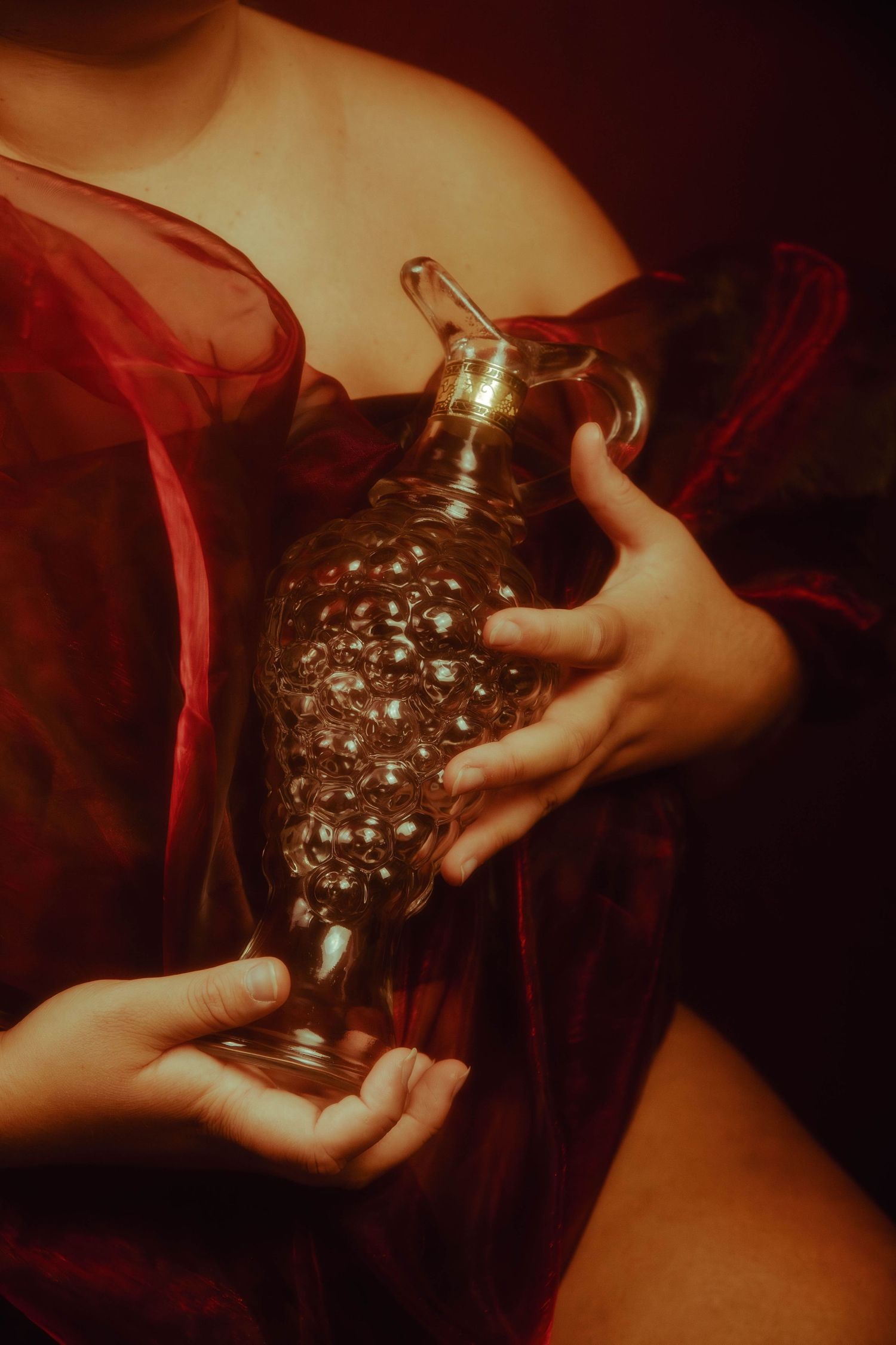 Séance photo en studio dans le département de la Loire sur le thème déesse, capturant l’aura puissante et mystique d’une femme