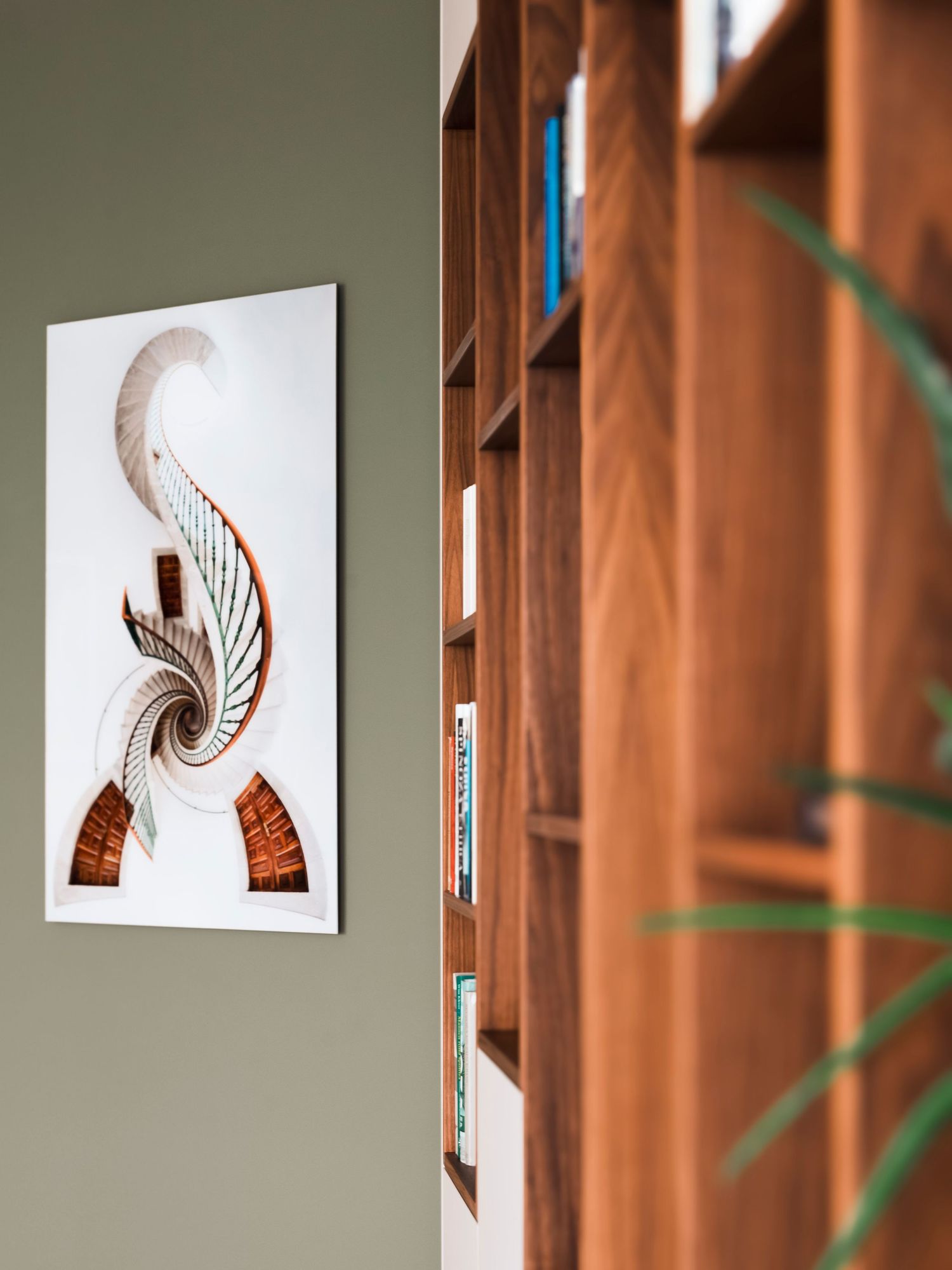 Penthouse in het iconische Sluishuis op IJburg, Amsterdam, ingericht door interieurontwerper Edith Maaskant  met natuurlijke materialen