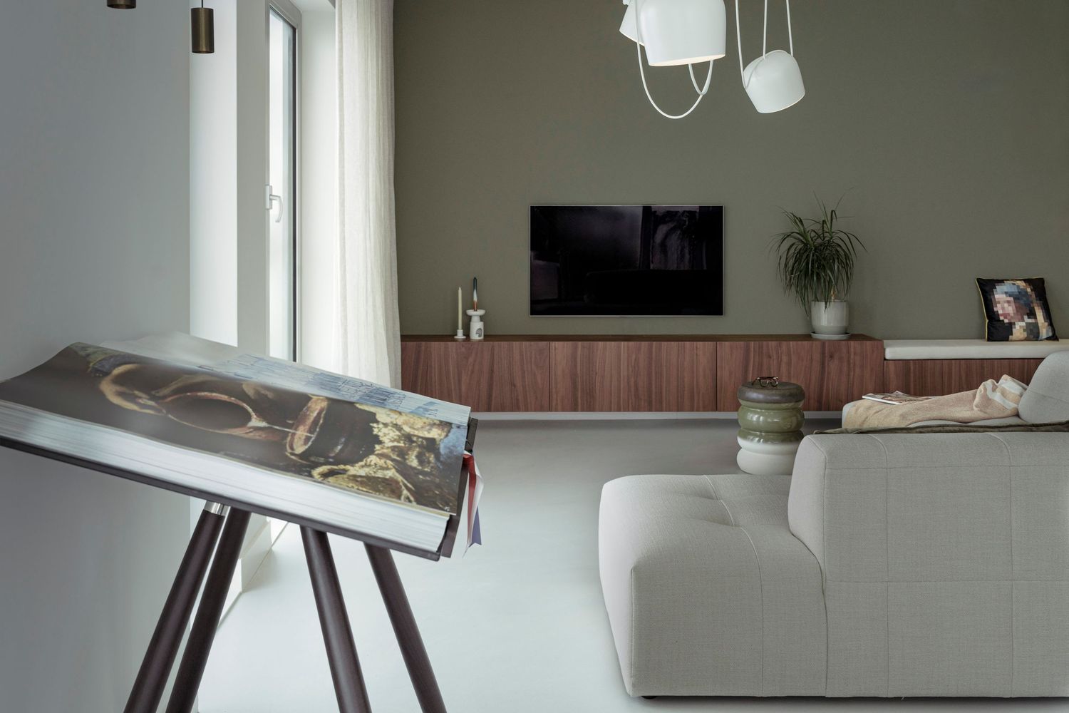 Penthouse in Sluishuis, IJburg met maatwerk meubels, elementenbank, kunst en uitzicht op Durgerdam. Interieur & fotografie.”