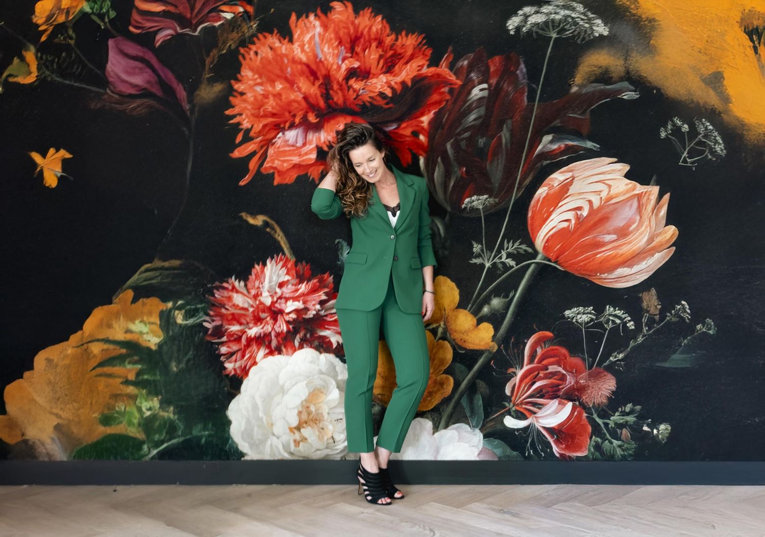 Personal branding pictures, branding, photograpy styling. Colourful wall.