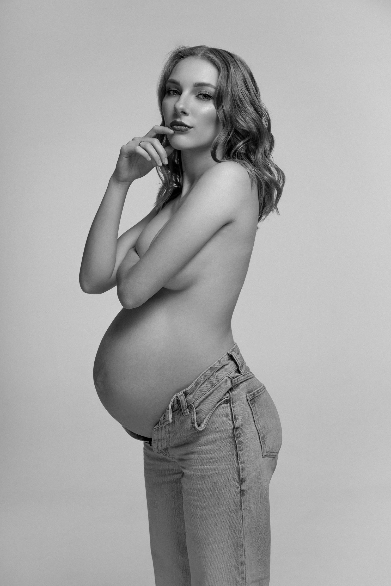 Black and white picture of pregnant women made by a professional photographer in the studio,