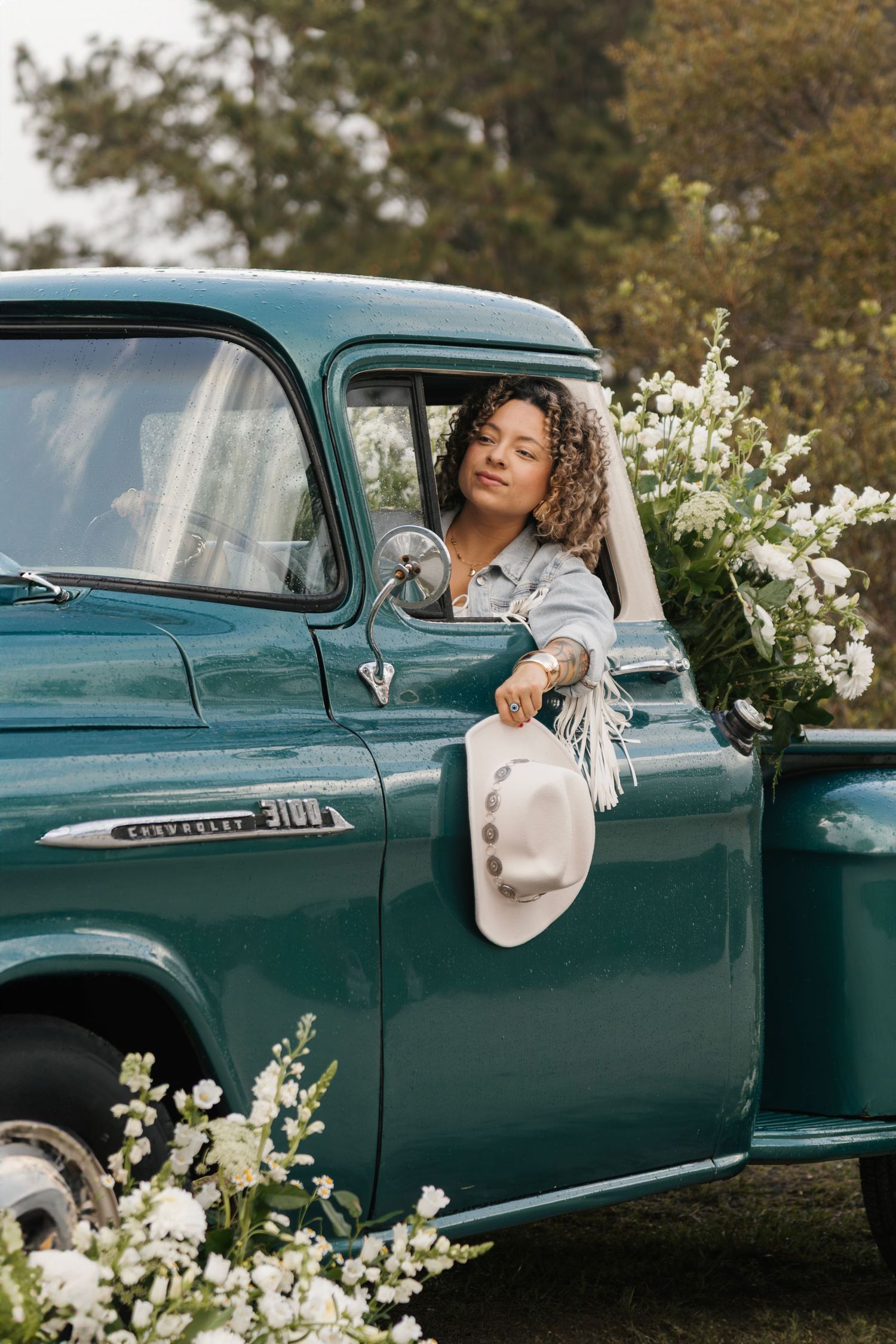AKL Photo and Films. Dare to Dream by Gipsy. Vintage cars, vintage trucks. flowers