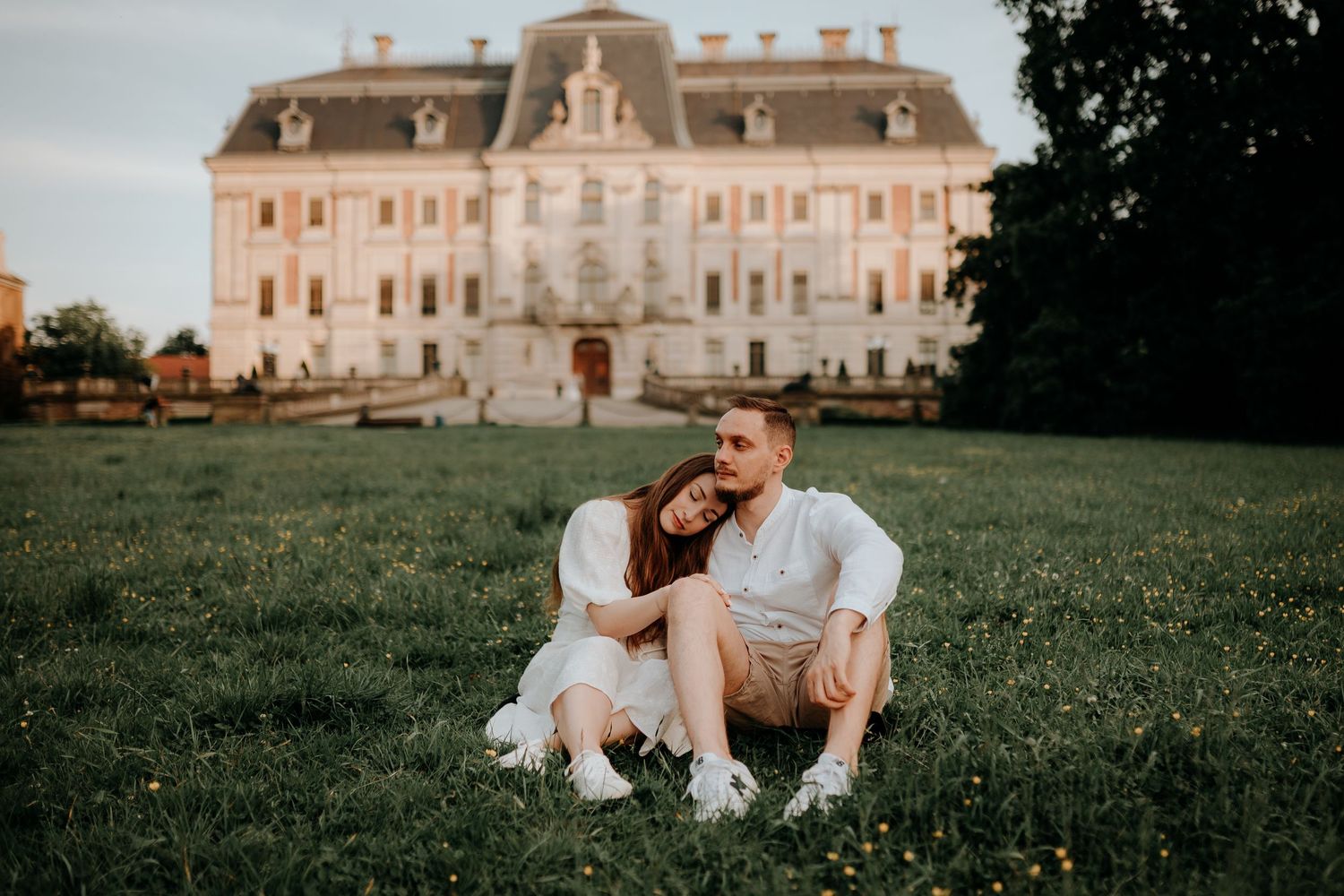 Sesja narzeczeńska w Pszczynie, fotograf ślubny Katowice Kraków Pszczyna, sesja w parku pszczyńskim, rododendrony w Pszczynie