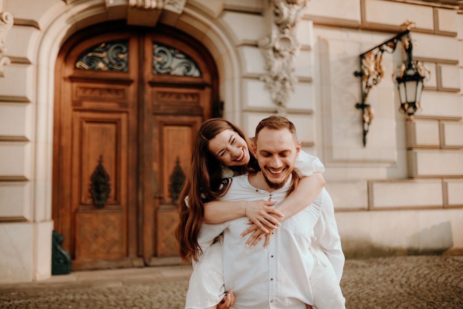 Sesja narzeczeńska w Pszczynie, fotograf ślubny Katowice Kraków Pszczyna, sesja w parku pszczyńskim, rododendrony w Pszczynie