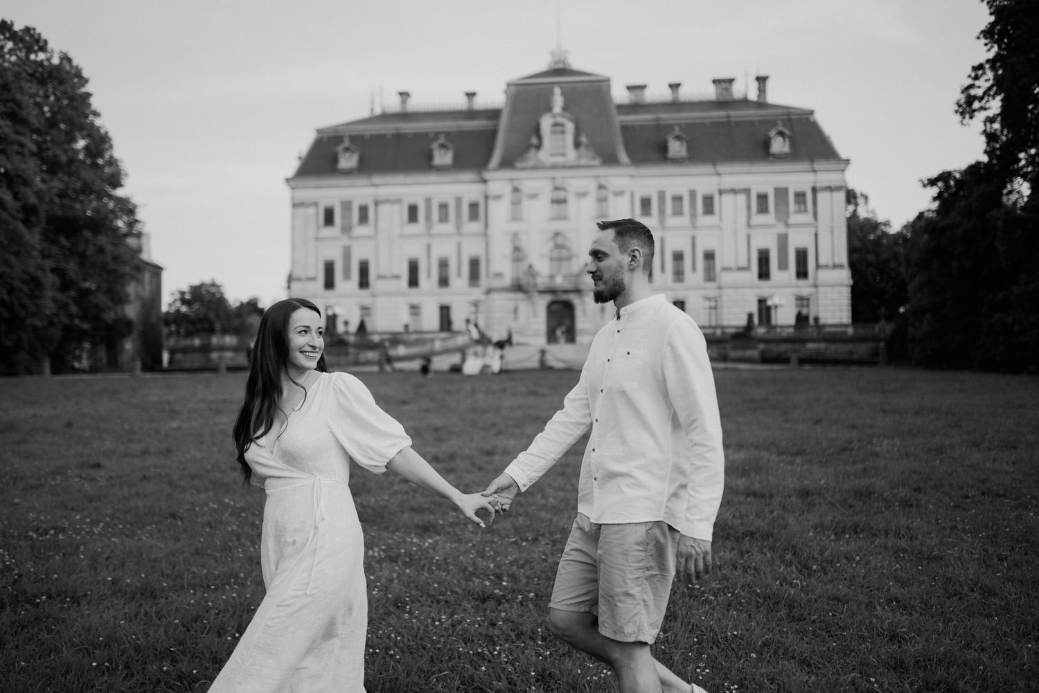 Sesja narzeczeńska w Pszczynie, fotograf ślubny Katowice Kraków Pszczyna, sesja w parku pszczyńskim, rododendrony w Pszczynie