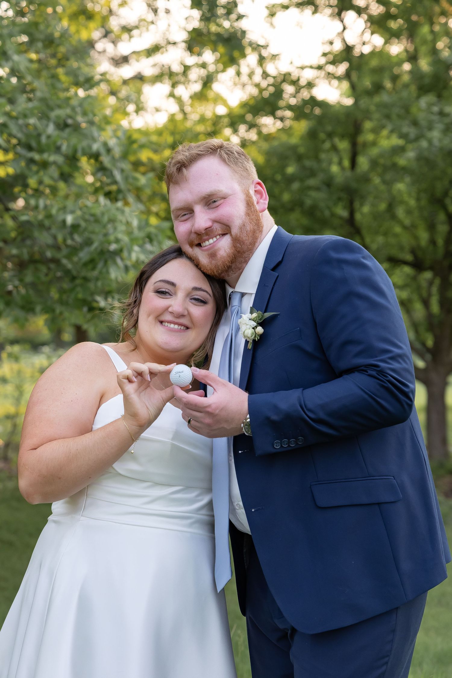 Newly weds tied the knot on a golf course