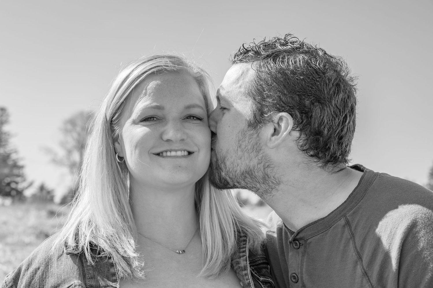 Intimate black and white portrait session outdoors in natural setting.