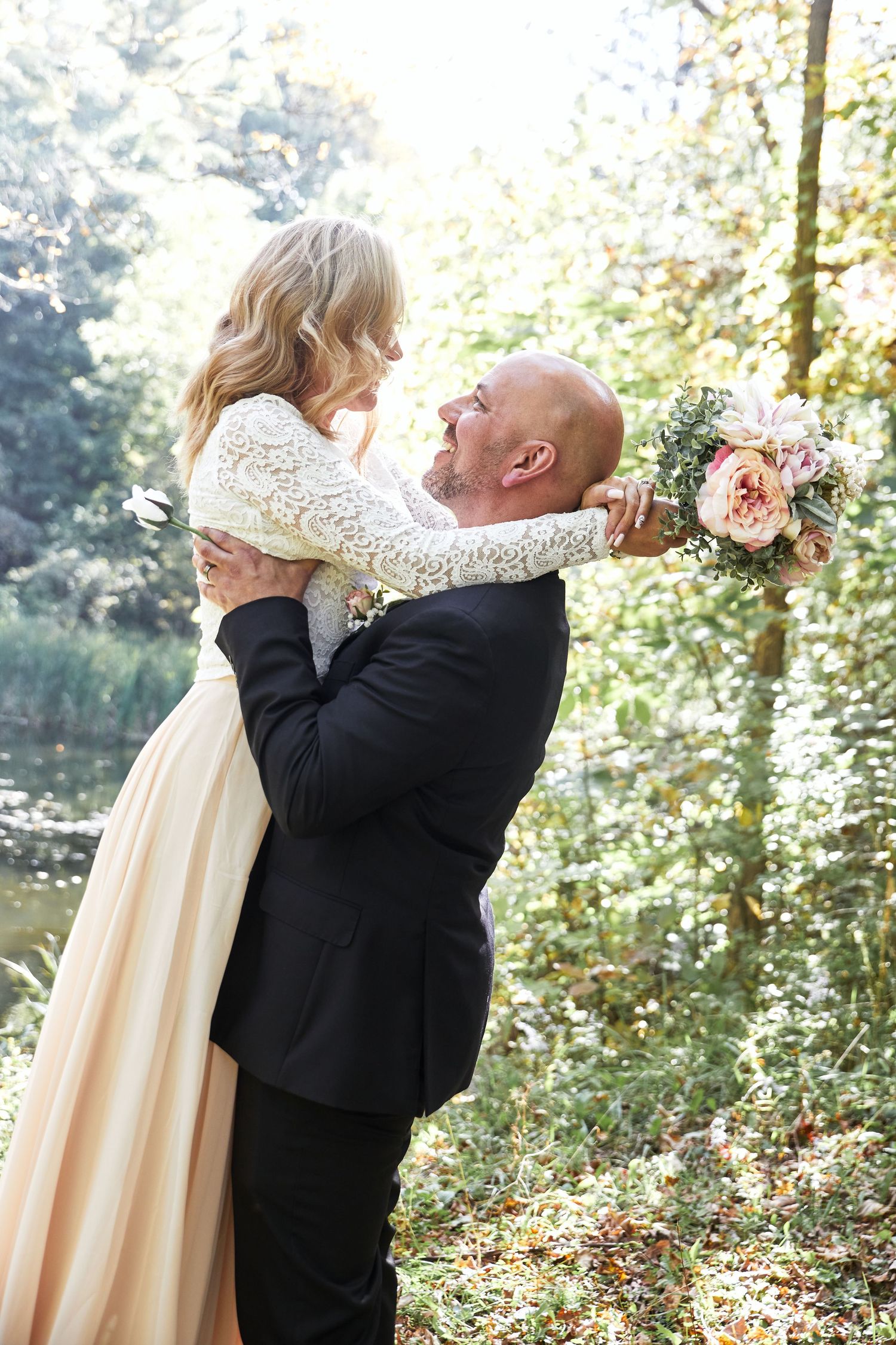 Wedding photos taken in Hudson, Aurora, and Streetsboro Ohio park settings
