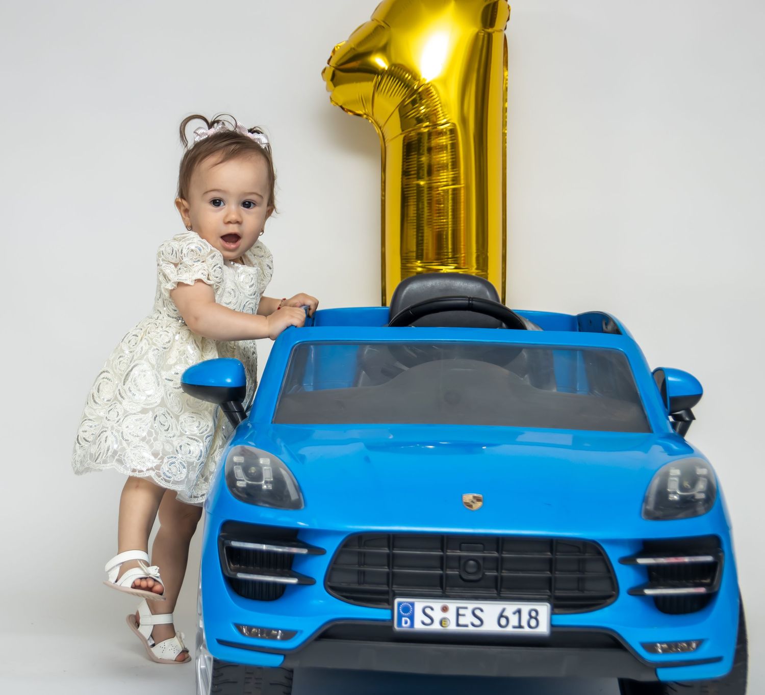 Amalia’s 1st birthday studio photo session in Cranbrook, Kent