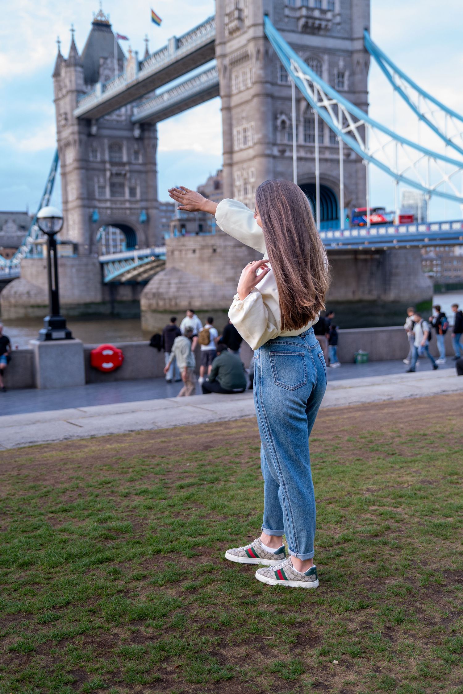 Surprise proposal by Tower Bridge in London, photographed by GGC Photography