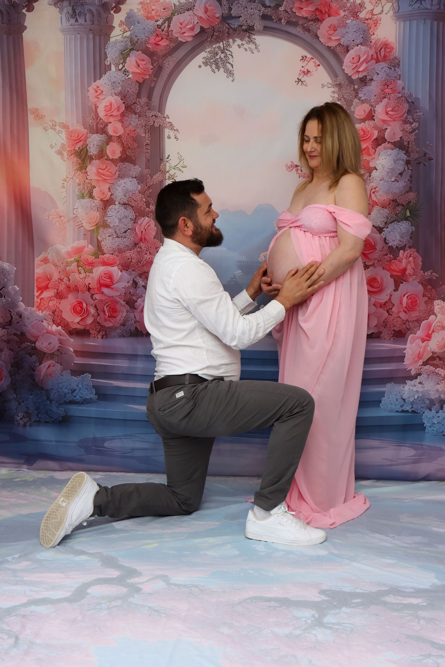 Elena’s maternity photo session at the GGC Photography studio in Cranbrook, Kent