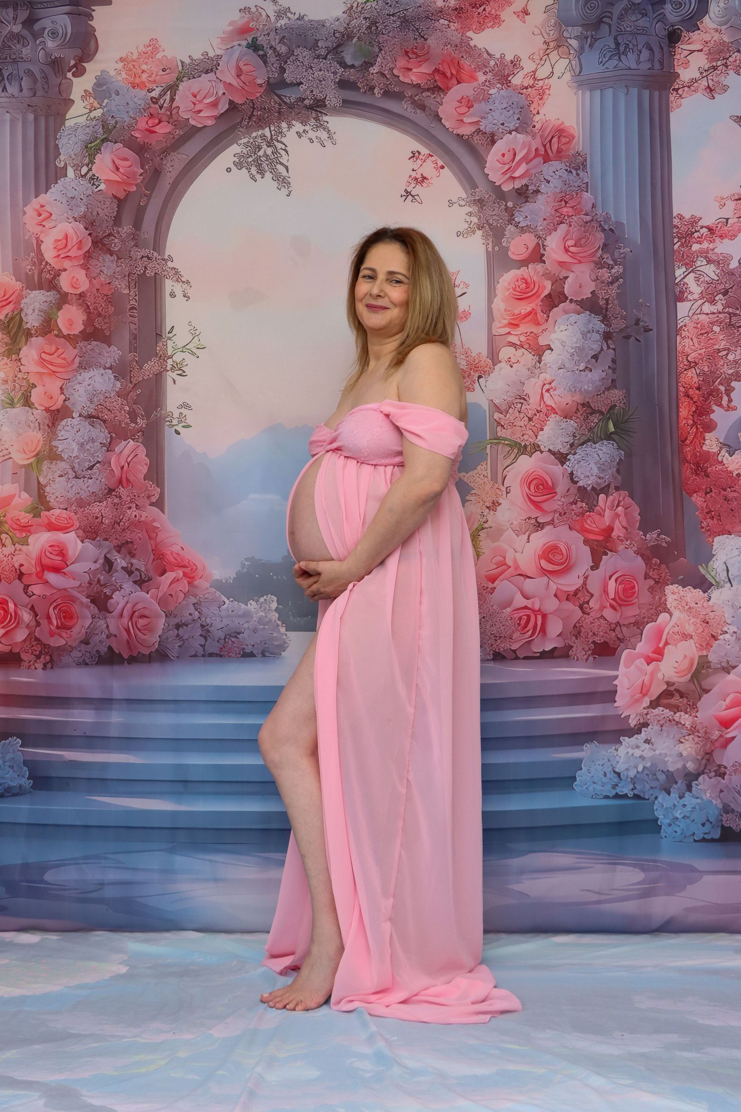 Elena’s maternity photo session at the GGC Photography studio in Cranbrook, Kent