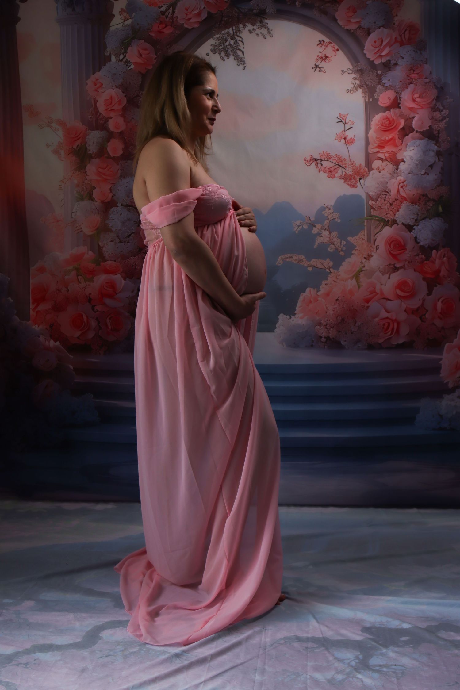 Elena’s maternity photo session at the GGC Photography studio in Cranbrook, Kent