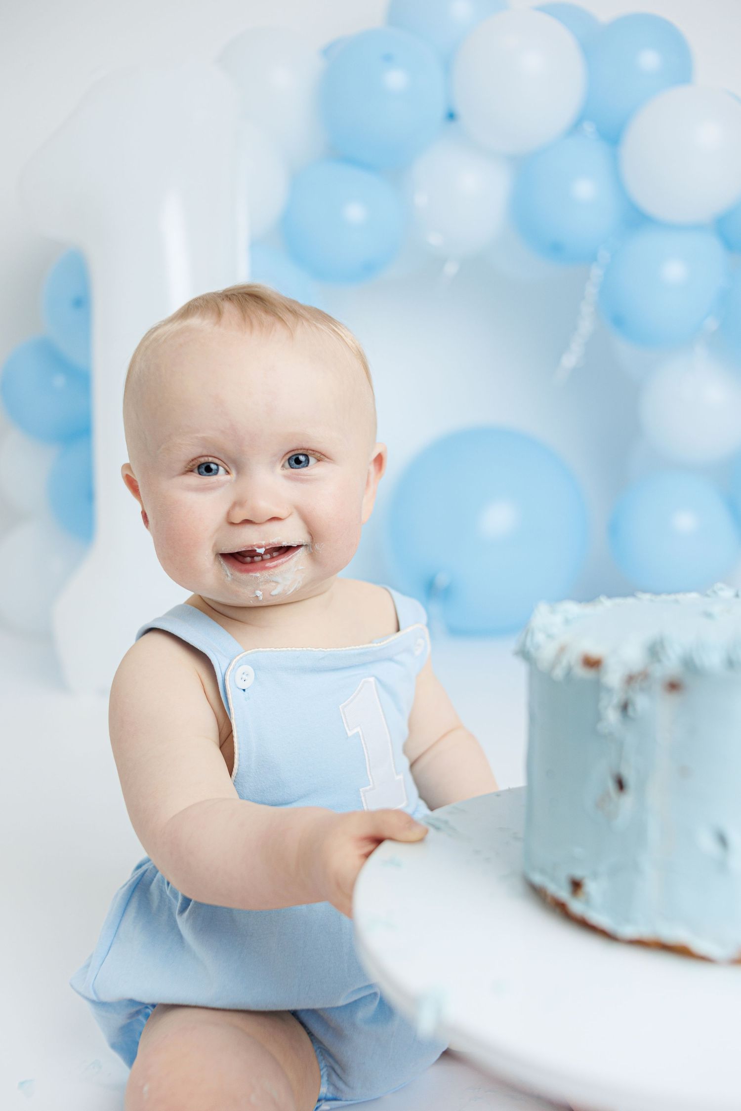 Newborn, baby, cake smash, children and family photographer in Ayr, Ayrshire – Amy Gray Photography.