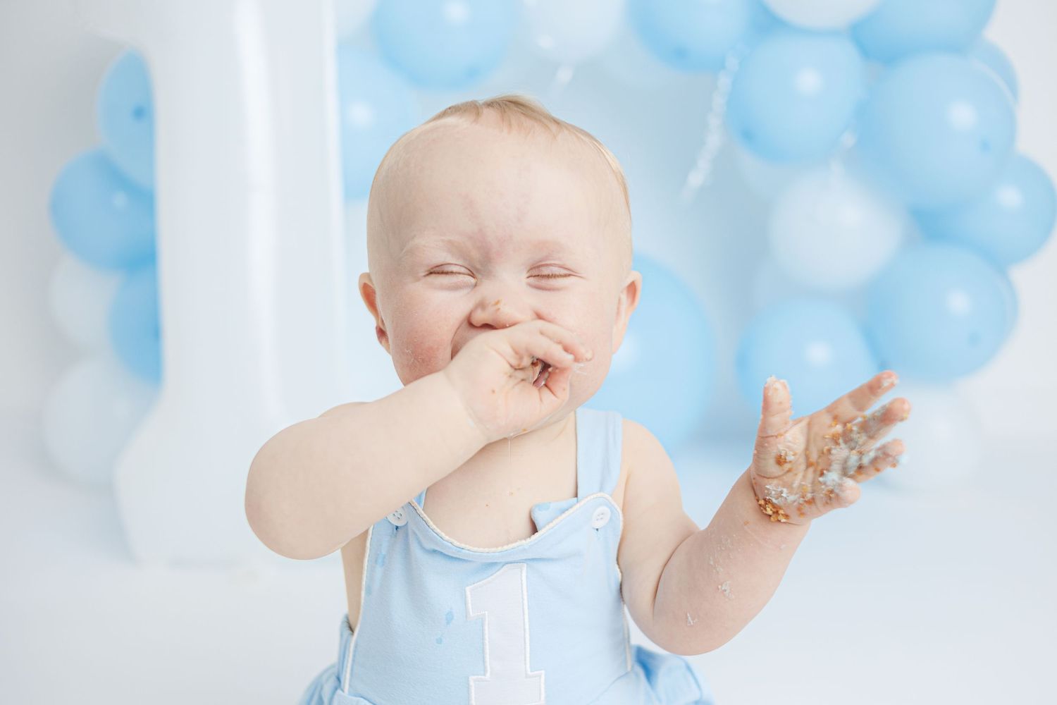 Newborn, baby, cake smash, children and family photographer in Ayr, Ayrshire – Amy Gray Photography.