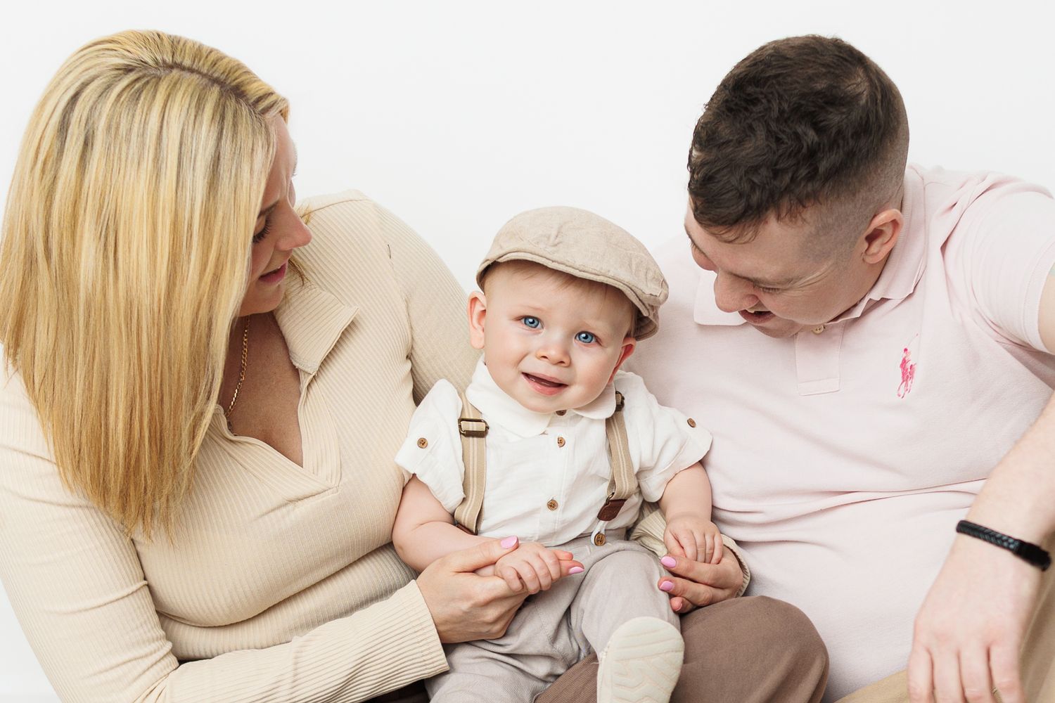 Newborn, baby, cake smash, children and family photographer in Ayr, Ayrshire – Amy Gray Photography.