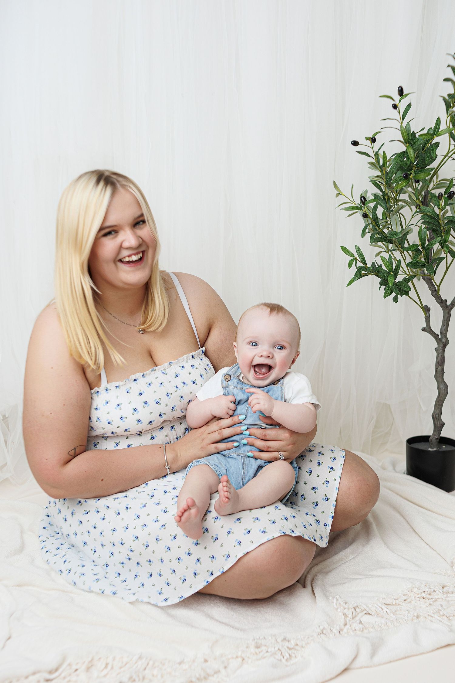 Newborn, baby, cake smash, children and family photographer in Ayr, Ayrshire – Amy Gray Photography.