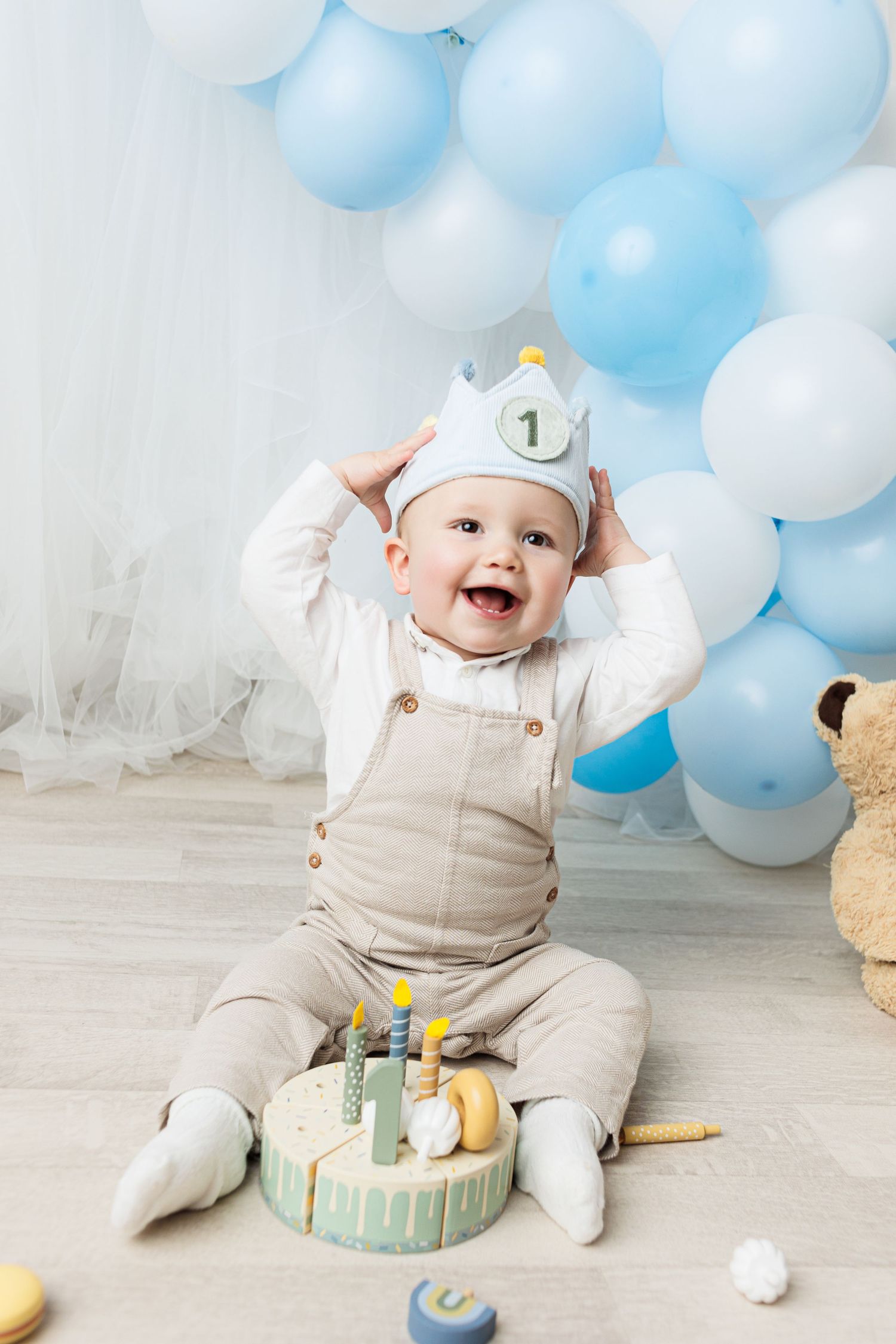 Newborn, baby, cake smash, children and family photographer in Ayr, Ayrshire – Amy Gray Photography.