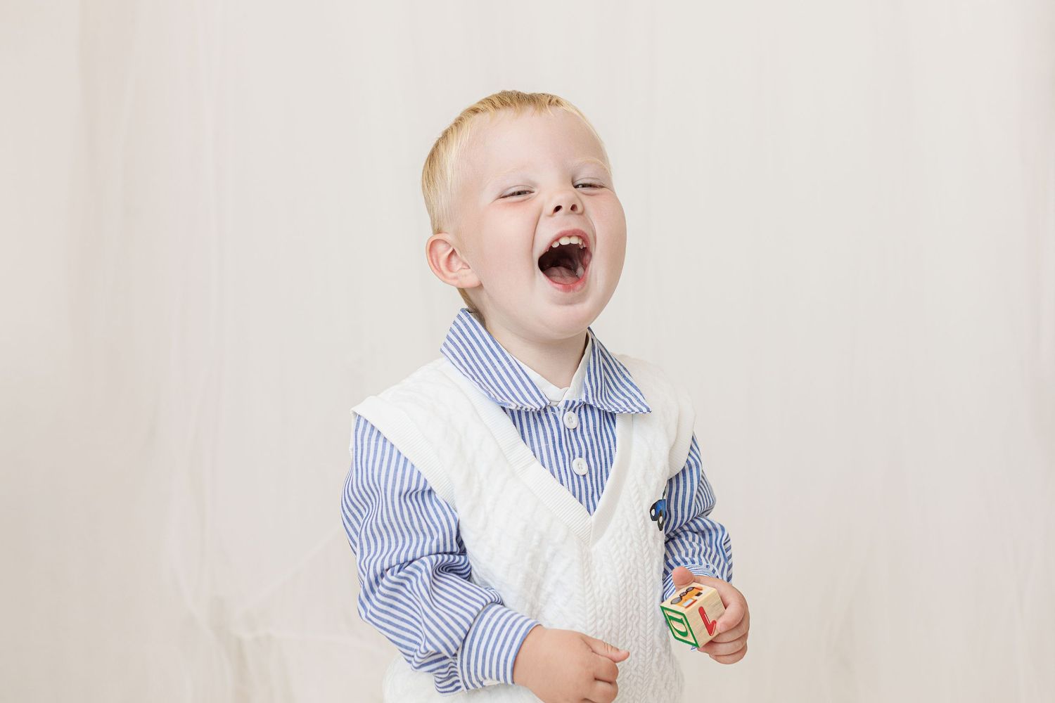 Newborn, baby, cake smash, children and family photographer in Ayr, Ayrshire – Amy Gray Photography.