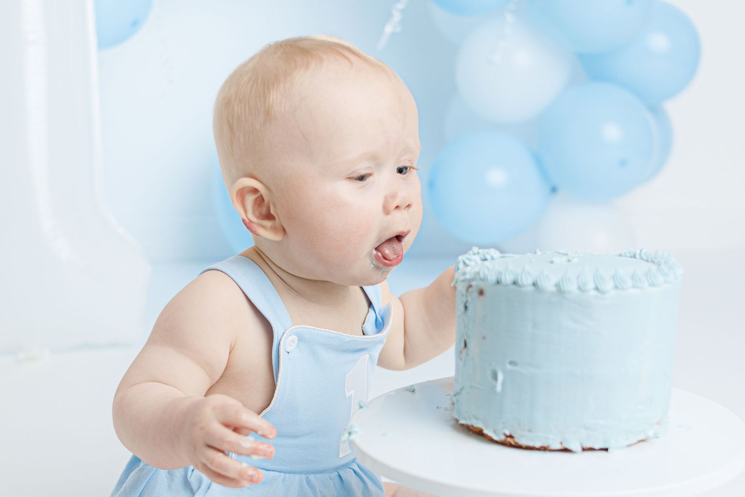 Newborn, baby, cake smash, children and family photographer in Ayr, Ayrshire – Amy Gray Photography.