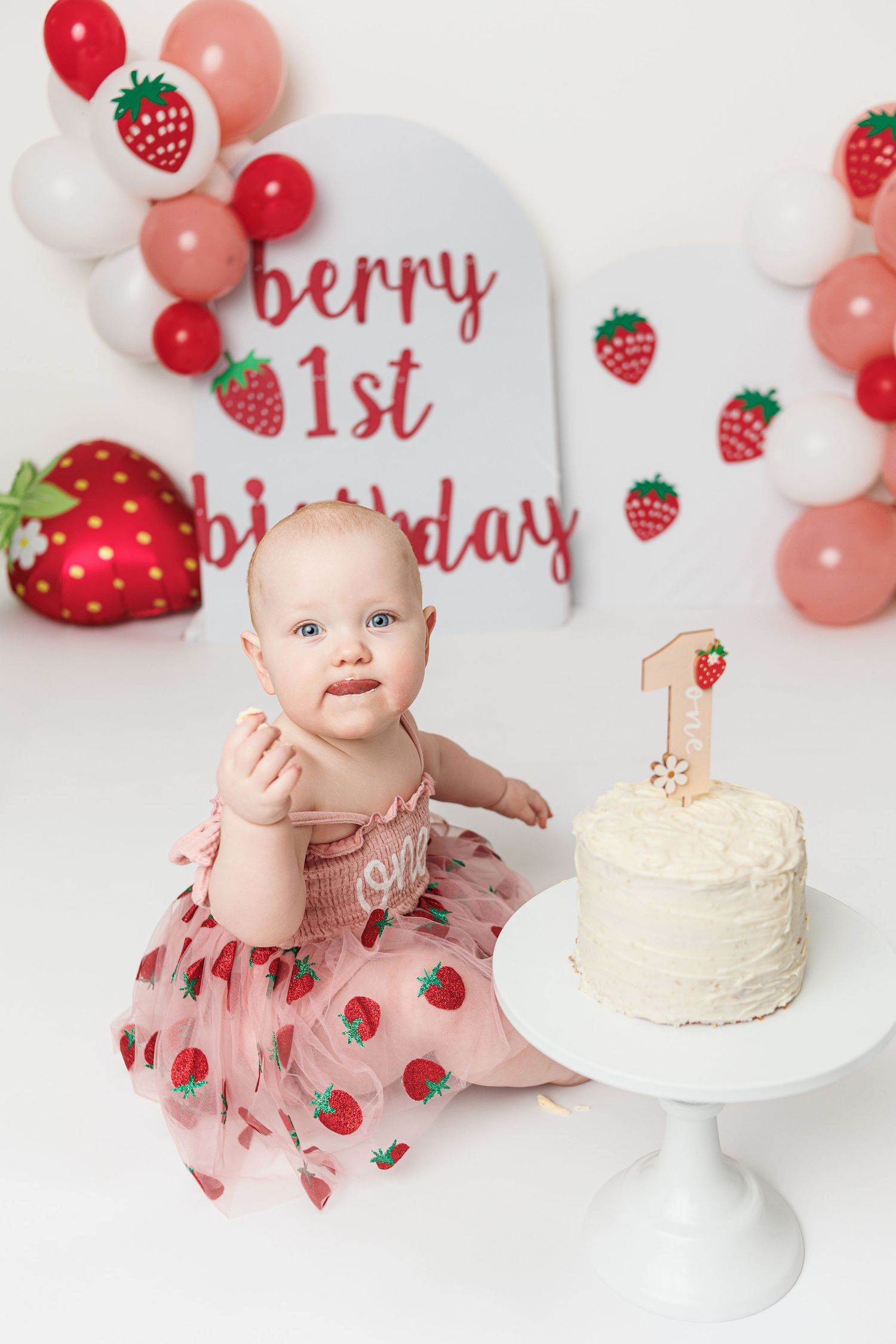Newborn, baby, cake smash, children and family photographer in Ayr, Ayrshire – Amy Gray Photography.