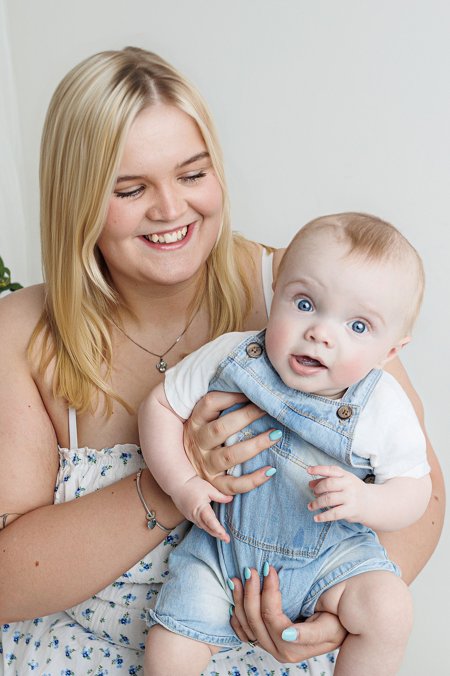 Newborn, baby, cake smash, children and family photographer in Ayr, Ayrshire – Amy Gray Photography.